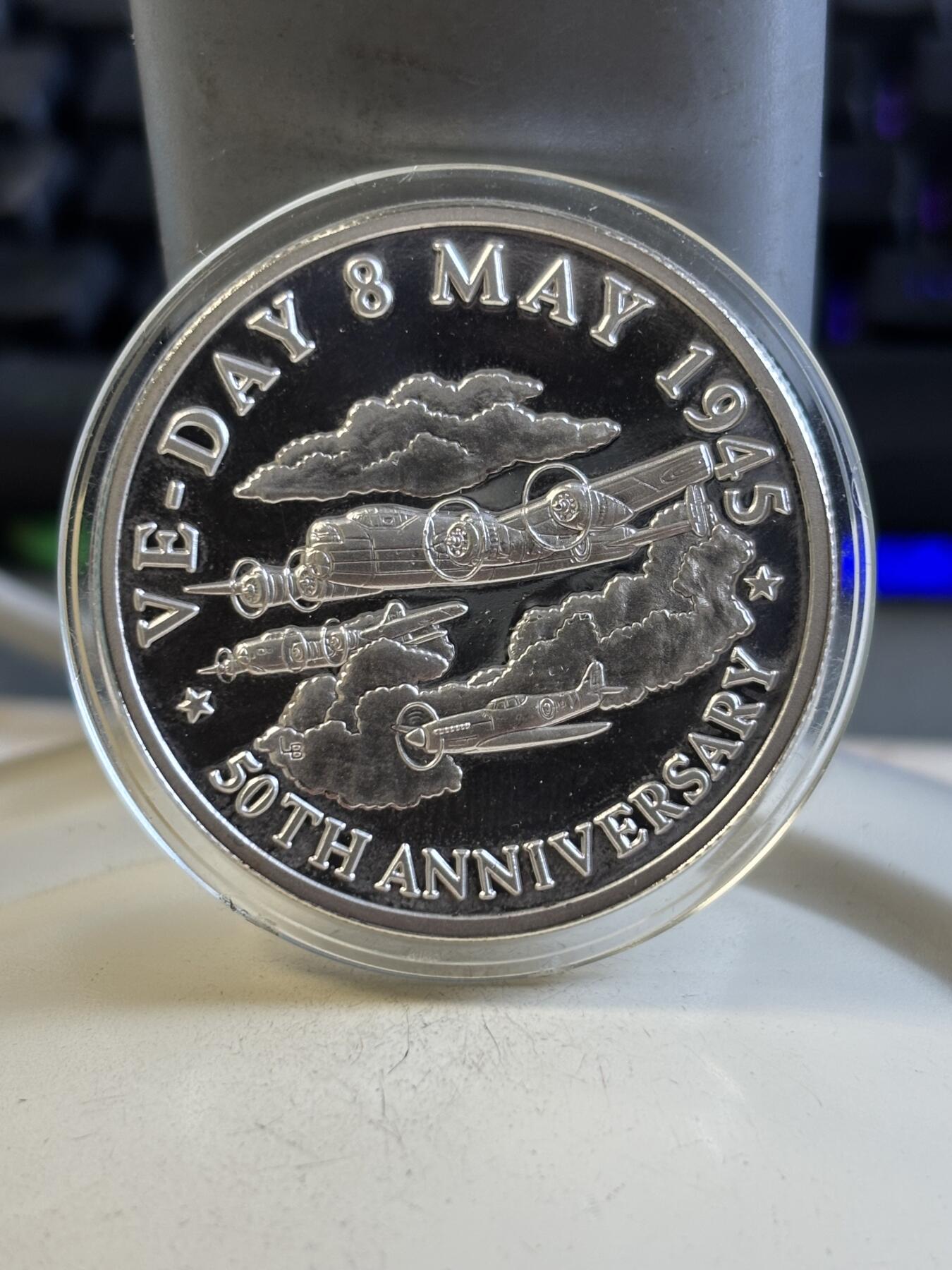 第195期拍卖 特克斯和凯科斯1995年战争结束50周年纪念银币，999银，1盎司