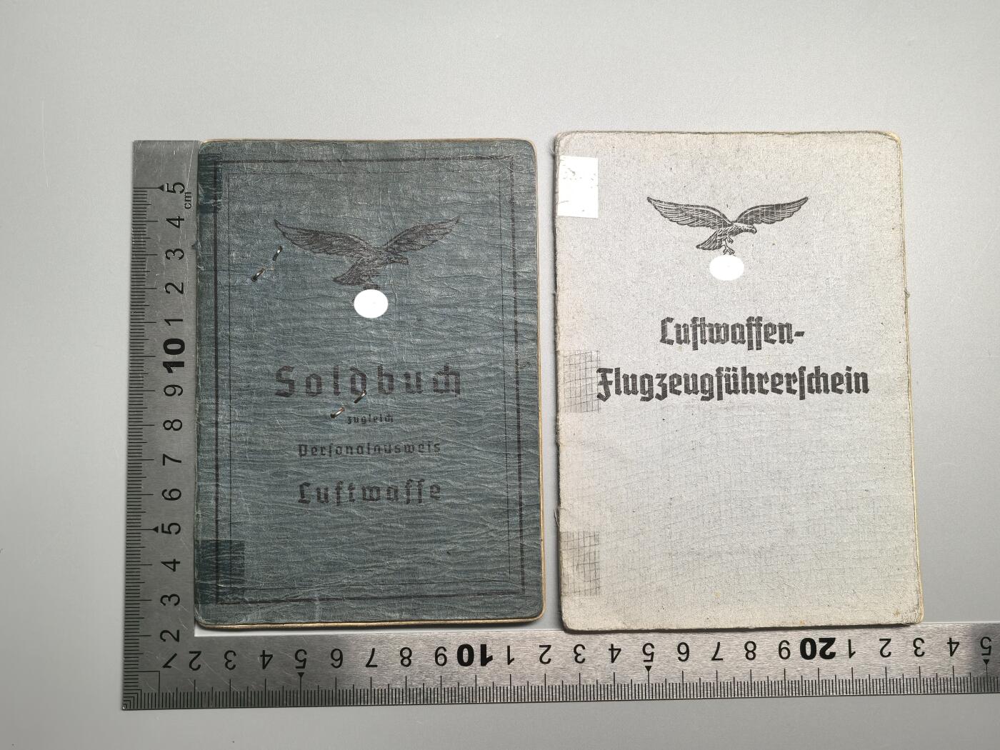 小驴勋章奖章收藏3月28日周六晚六点拍卖（珍爱和平，收藏战争，铭记历史，勿忘国耻，忠党爱国。有偿代拍，送拍规则在简介最后，参拍须阅读规则后再参拍，关系到运费包装发货时效真假辨别等关键信息，拍卖时不再发原图，看大图店主微信码在拍卖店铺介绍里） 赫尔曼戈林伞兵装甲师列兵士兵证，证书一组