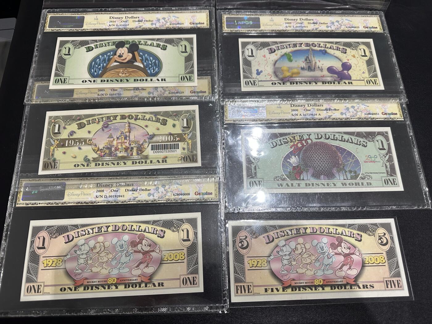 《外钞收藏家》第六百二十一期（精选场）（长期征集拍品、欢迎藏友们联系合作） 美国迪斯尼公园纪念钞 1元5张评级+5元1张全新裸币一起 