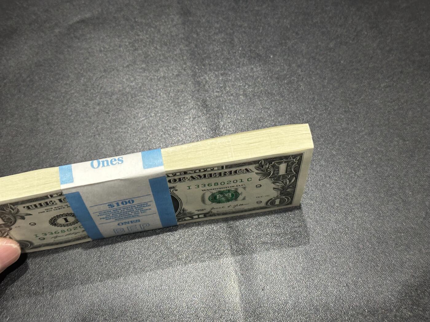 《外钞收藏家》第六百二十一期（精选场）（长期征集拍品、欢迎藏友们联系合作） 2021年美国1美元 标准100连号 无47 全新UNC