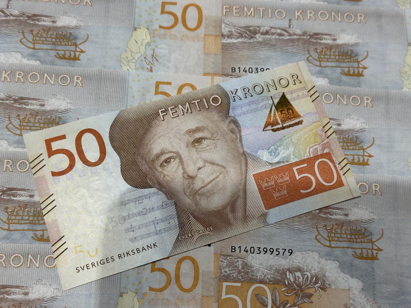 《外钞收藏家》第六百二十一期（精选场）（长期征集拍品、欢迎藏友们联系合作） 瑞典最新版50克朗 标准10连号 全新UNC