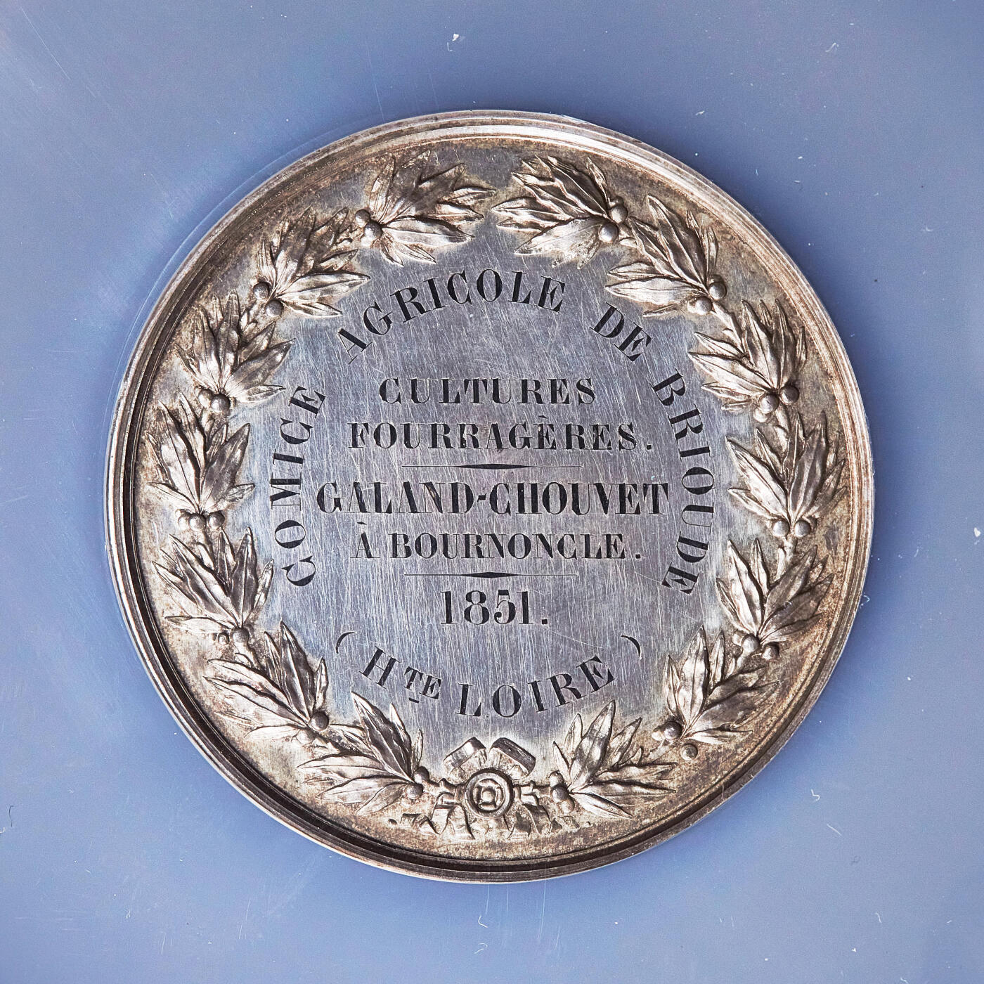 【俄甄集藏】2026年(050)04-01星期三 晚 19:30 全场包邮 法国1851年丰收女神坐像纪念上卢瓦尔省布里尤德农业竞赛大银章，NGC UNCD，直径：50mm，重：58克，高浮雕，授予布农克勒的加朗-舒韦夫妇