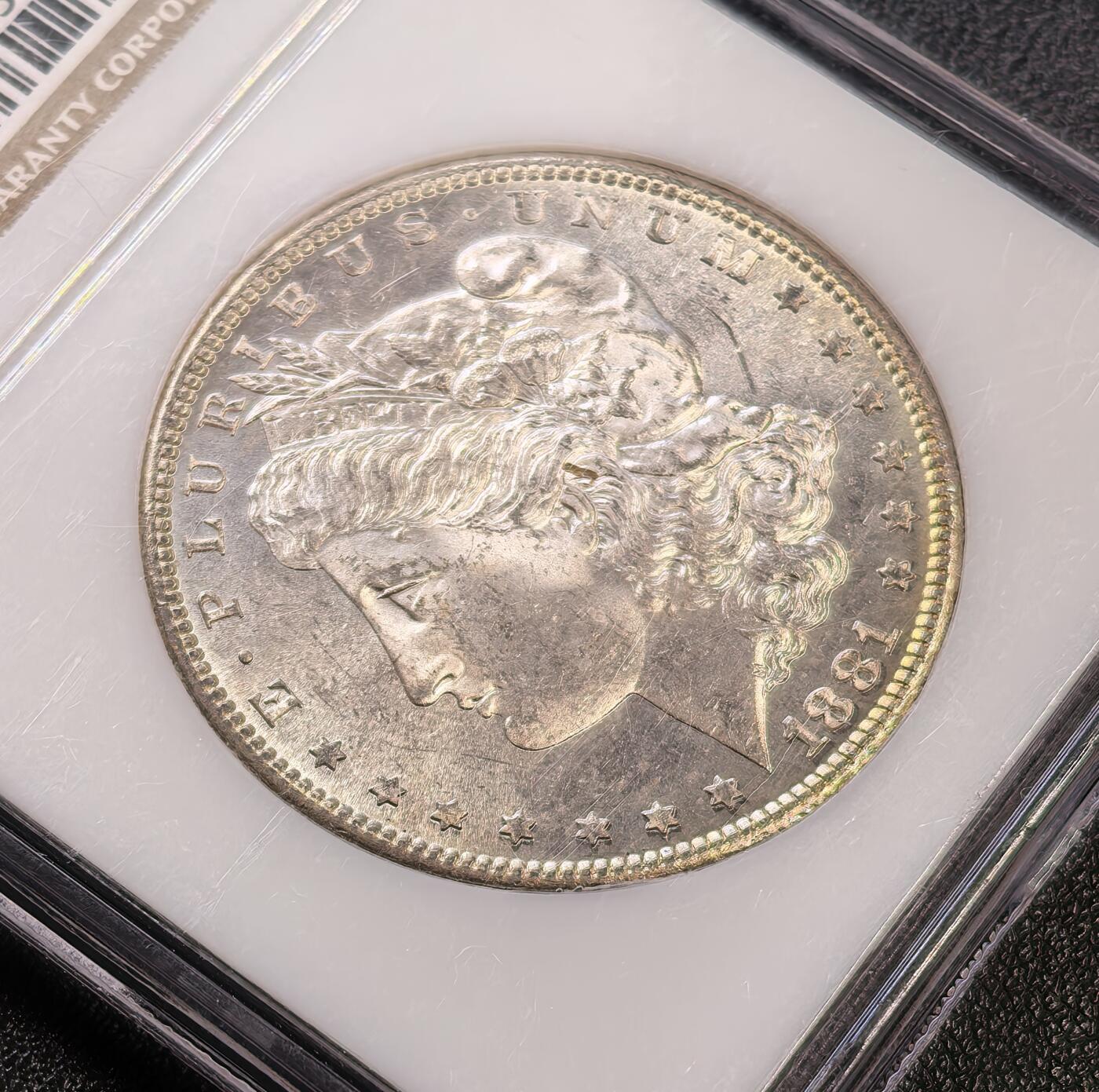 “方寸甄品”甄品场，甄臻铺-世界币章拍卖（第57期，直播拍卖），送拍享返佣金等优惠多多 NGC-MS65 美国1881年S版 摩根$1银币 镜面底板 鹰面月牙彩 老盒好品