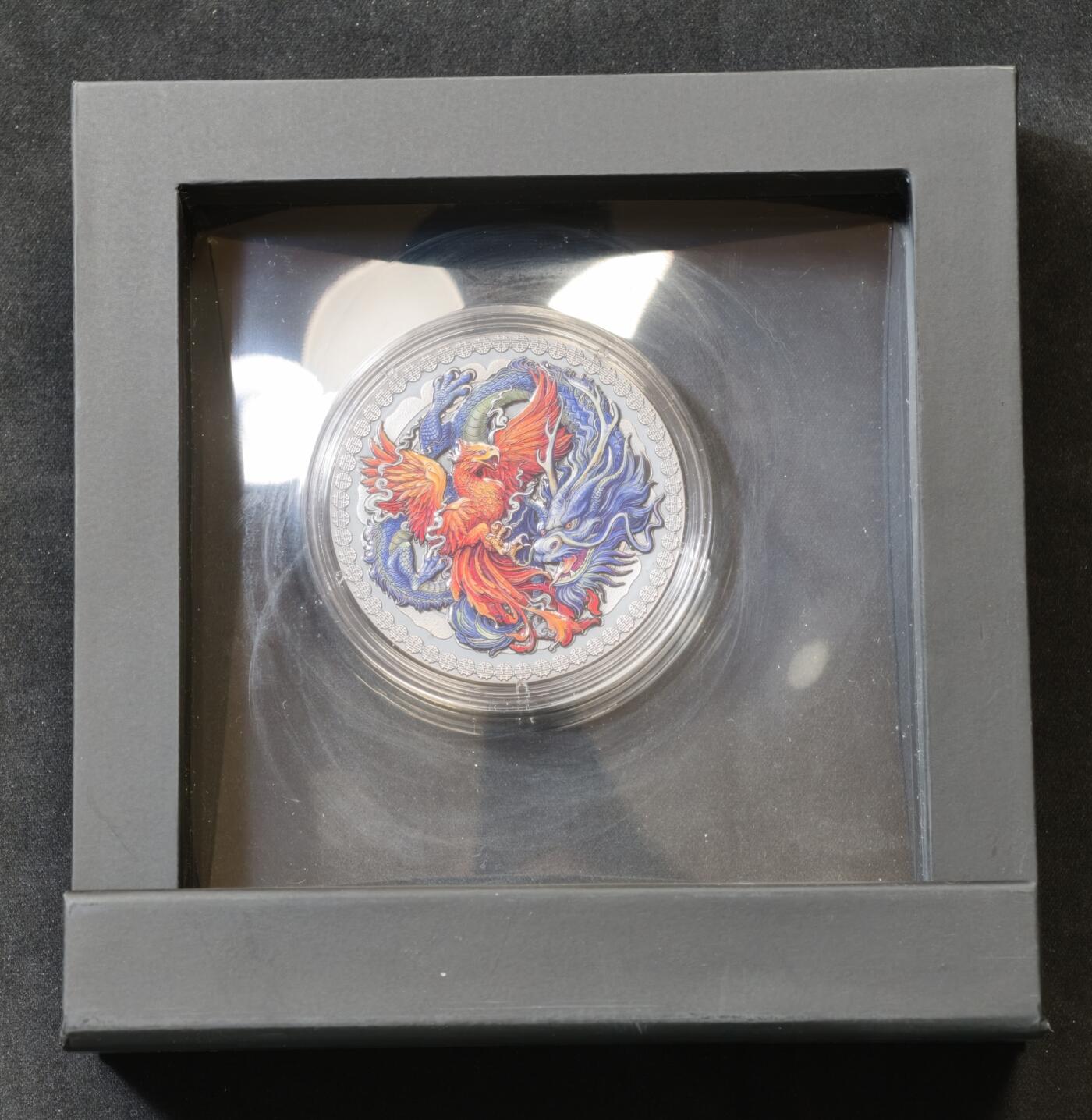 “方寸甄品”甄品场，甄臻铺-世界币章拍卖（第57期，直播拍卖），送拍享返佣金等优惠多多 2021年加纳50克仿古精制银币，高浮雕彩色中国龙凤，女王头像围绕中文双喜，寓意极好，仅发行888枚，盒证齐全