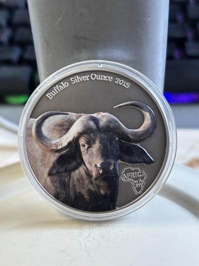 第195期拍卖 - 加蓬2015年非洲野生动物系列水牛1盎司彩色银币带证书，999银，发行500枚