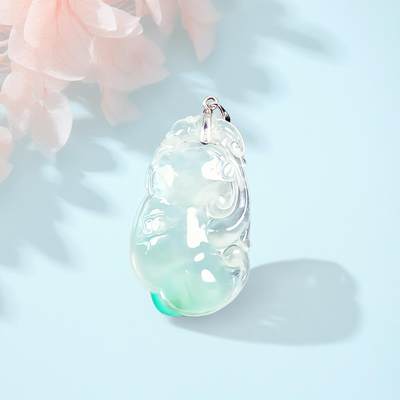 碧月说宝 君子怀瑾·当代和田玉清风专场(六) - 18k金冰种翡翠飘阳绿如意