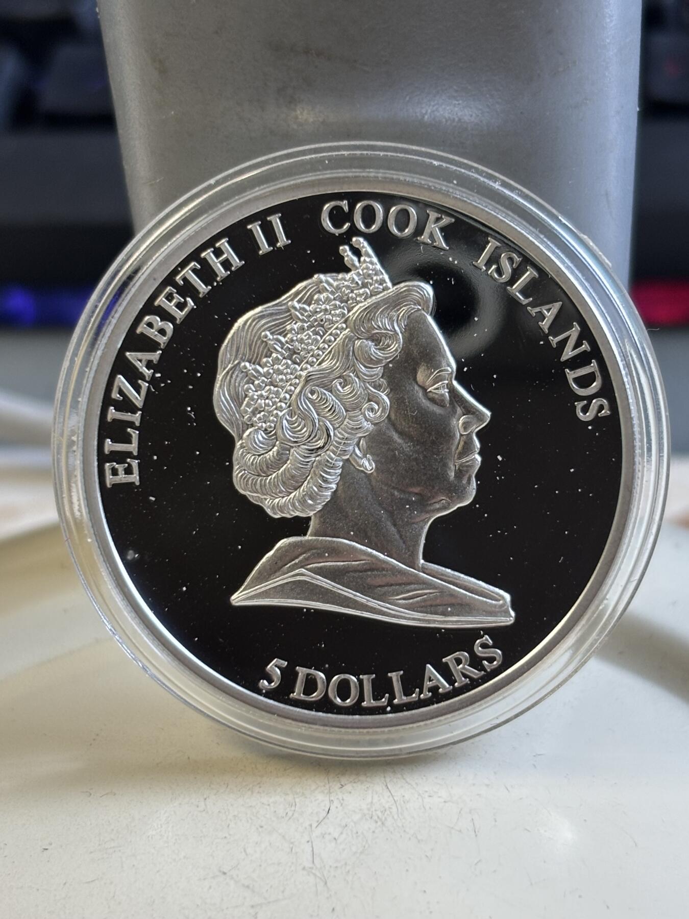 第195期拍卖 库克2008年野生北极熊镶嵌施华洛士奇水晶银币，925银，25克，发行2500枚