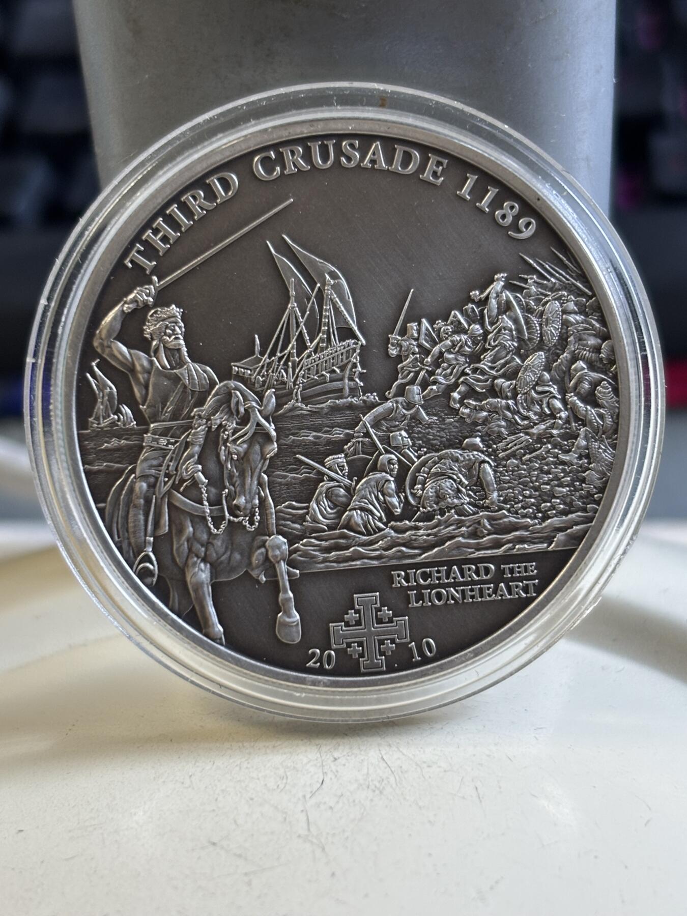 第195期拍卖 库克2010年十字军系列第三次东征战役仿古纪念银币，925银，25克，发行1000枚