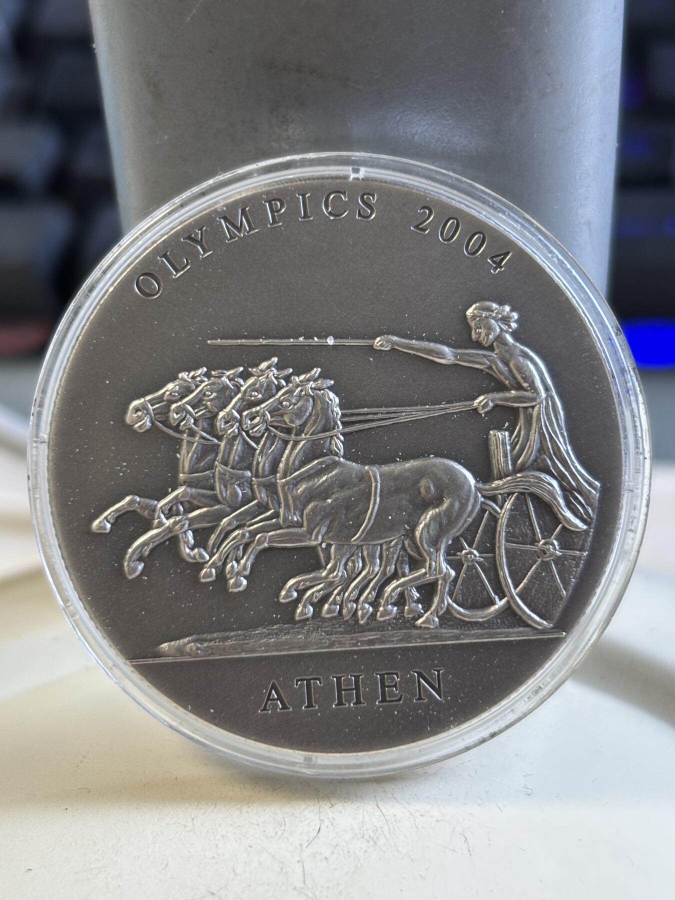 第195期拍卖 刚果加纳2001年古代太阳神马车凹凸银币两枚，999银，31.1克*2，发行15000套