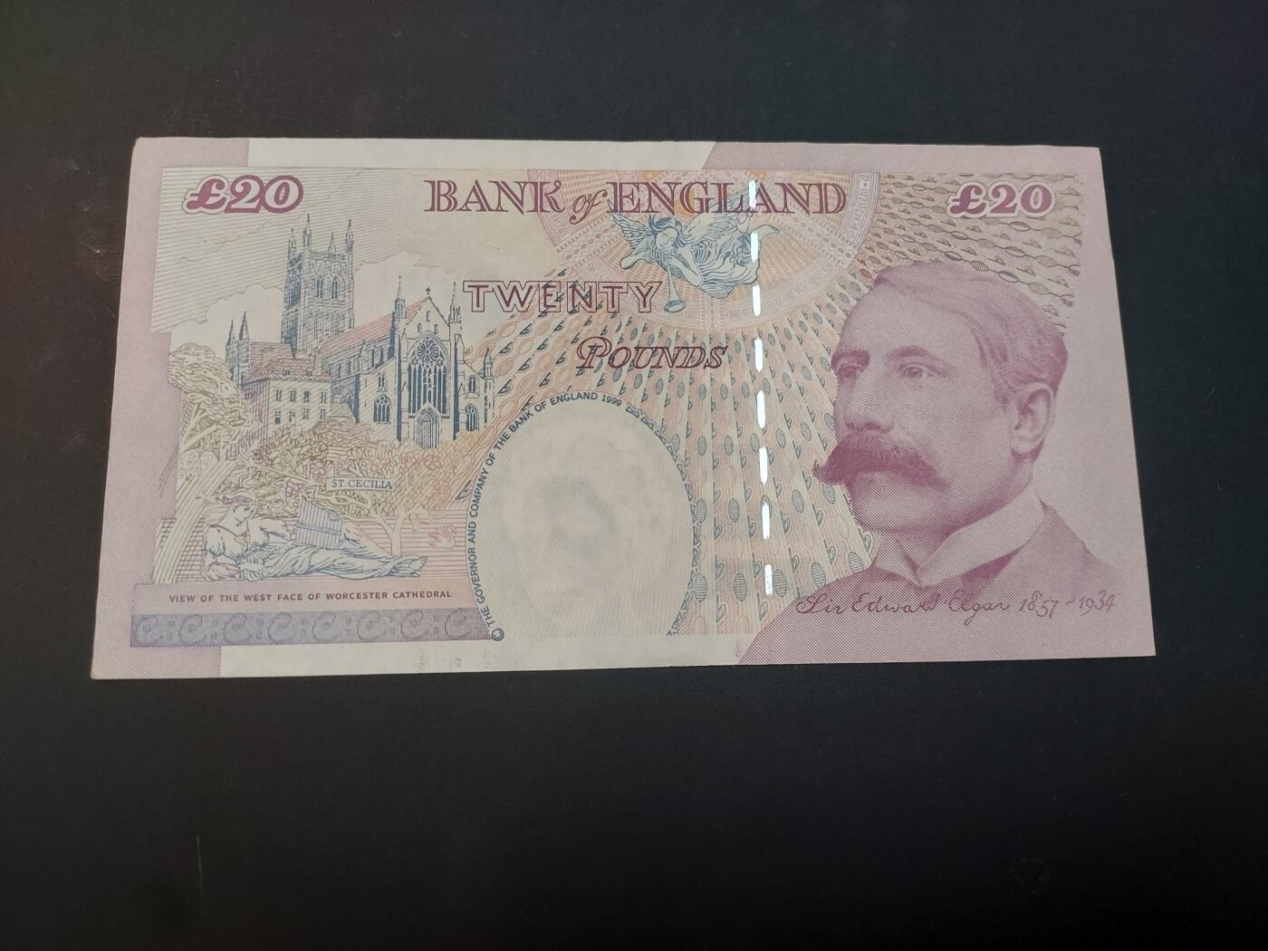 博彦收藏    4月1日 8点 钱币专场 英国女皇20镑 85品左右