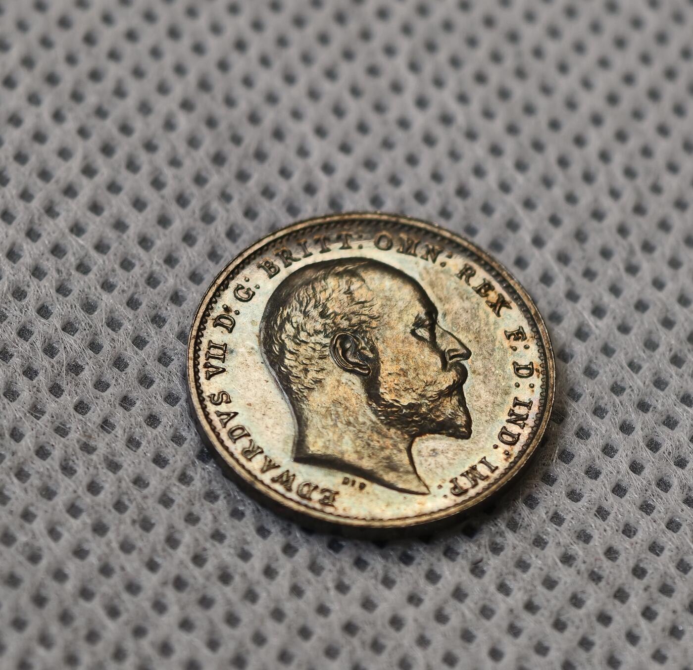 “方寸甄品”甄品场，甄臻铺-世界币章拍卖（第57期，直播拍卖），送拍享返佣金等优惠多多 英国1906年爱德华七世濯足币洗脚币，品相和包浆都非常在线，黑彩耀眼，PL质感，非原盒