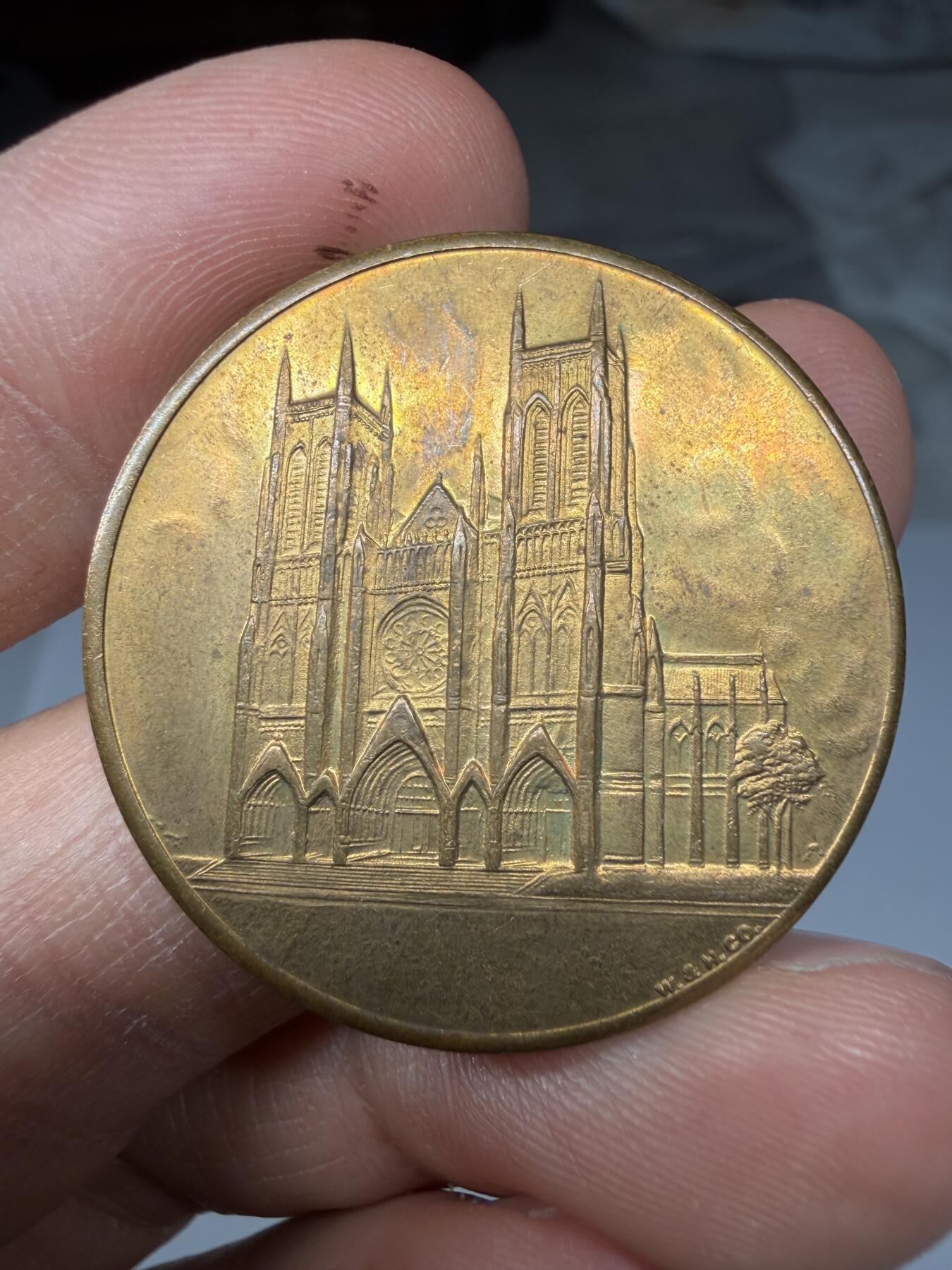 2026年集古藏今外币拍卖第三期-第9场—（总第319拍），可以寄存60天，满160元包邮。 美国纽约圣约翰神明大教堂黄铜朝圣纪念章，直径32毫米