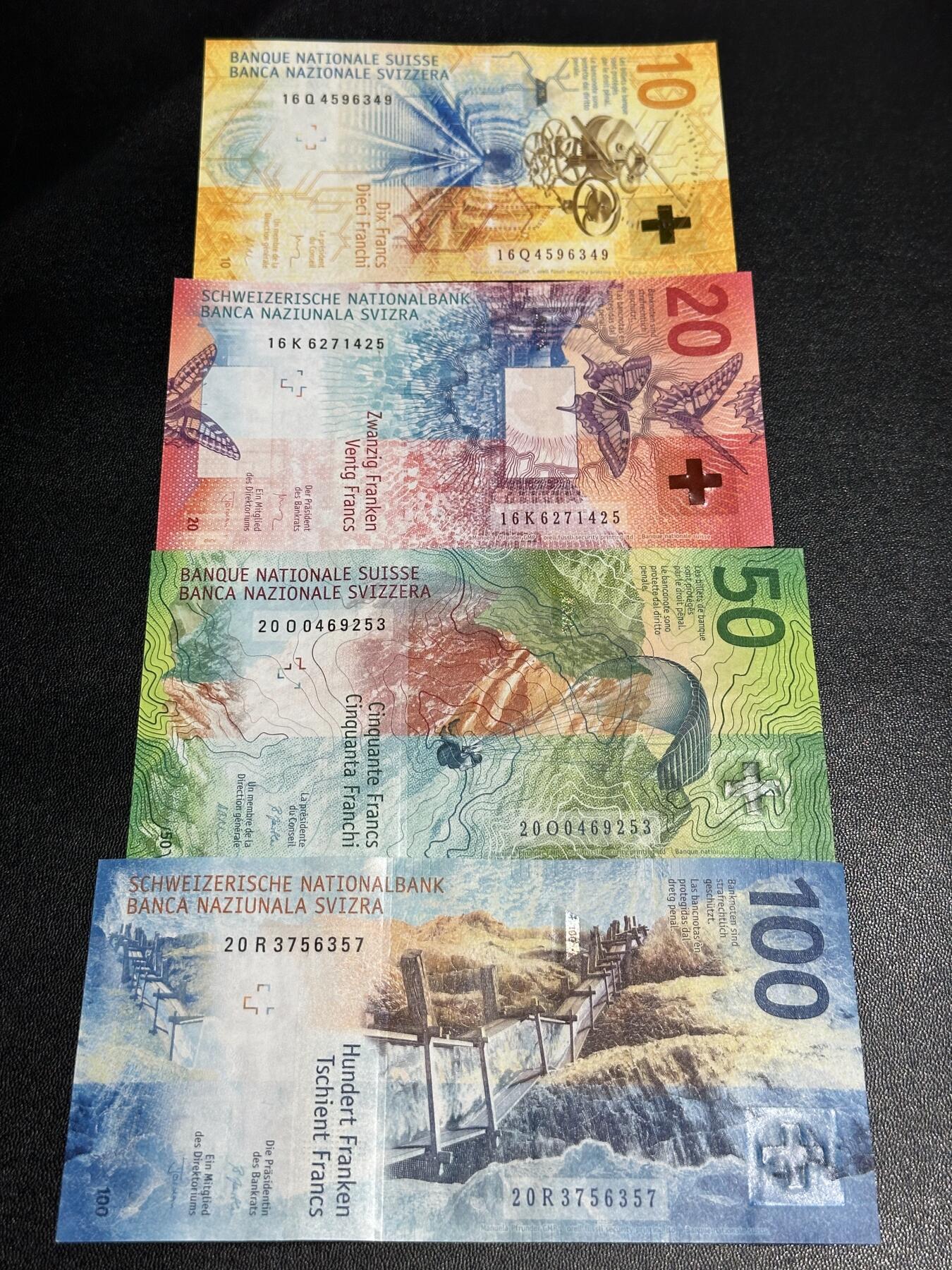 《外钞收藏家》第六百二十一期（精选场）（长期征集拍品、欢迎藏友们联系合作） 瑞士手版10-100法郎 四张一起 全新UNC