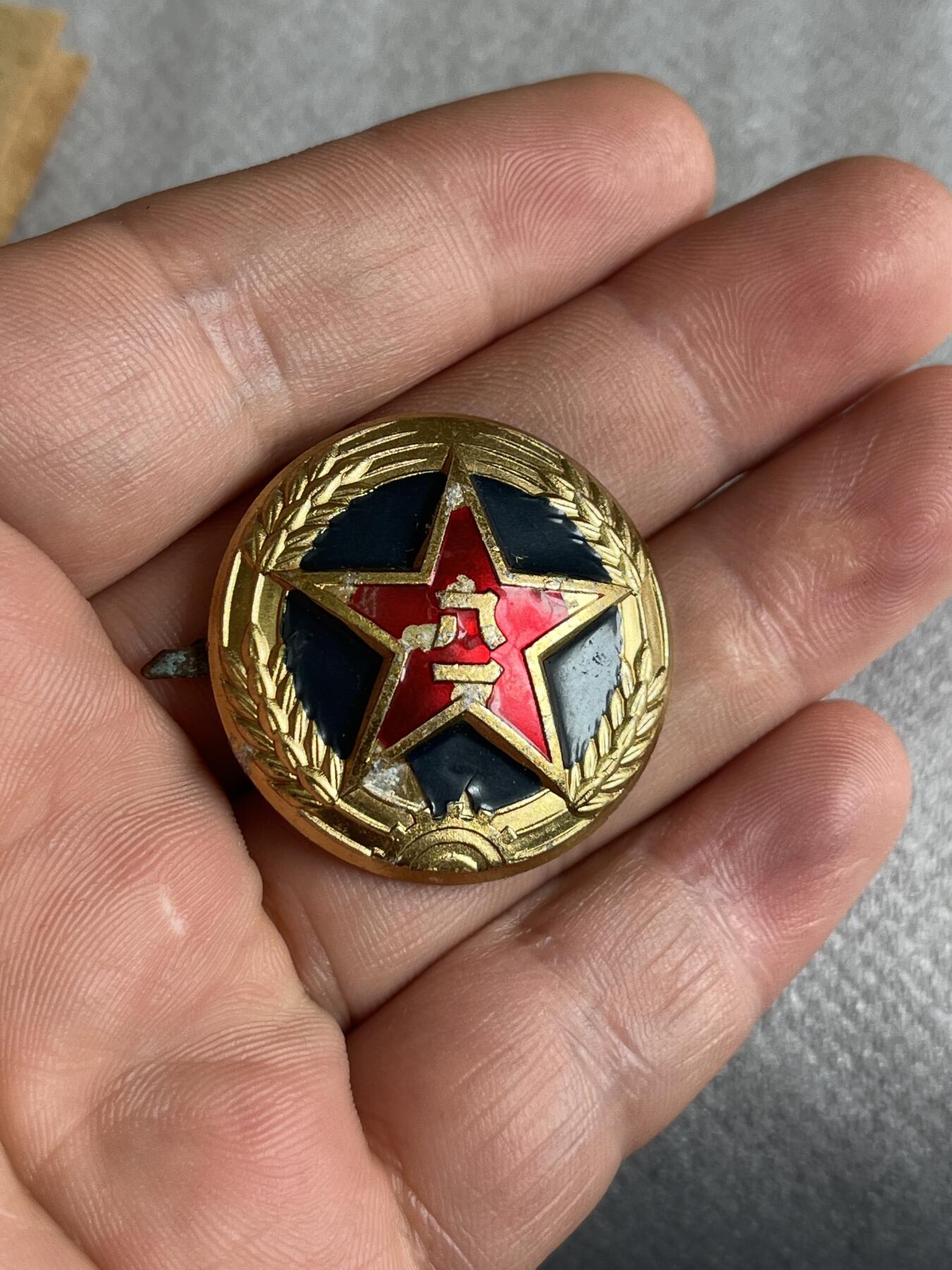 社会主义国家徽章小拍 五十年代鎏金帽徽