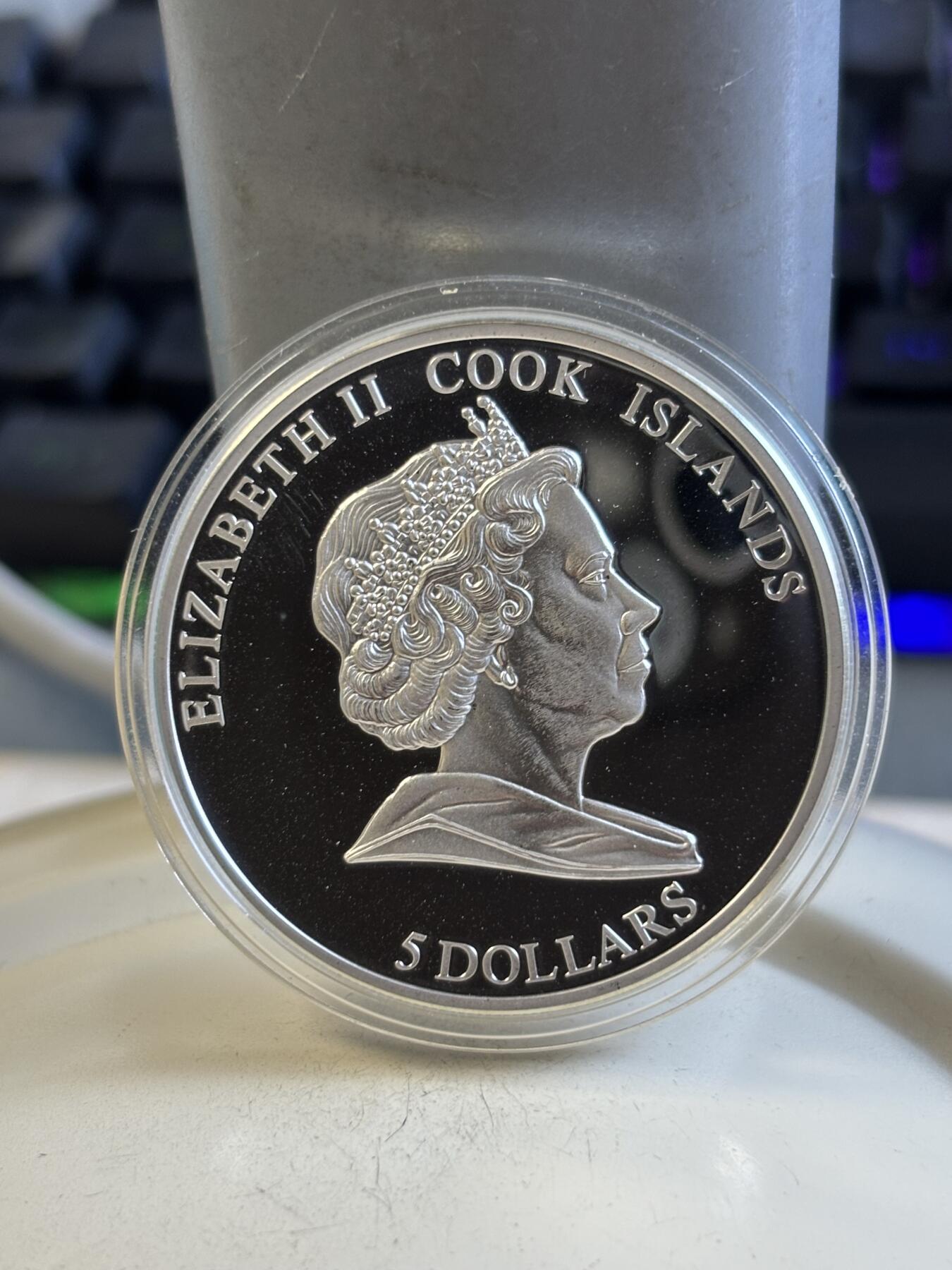 第195期拍卖 库克2008年南极帝企鹅镶嵌施华洛士奇水晶纪念银币，25克，925银