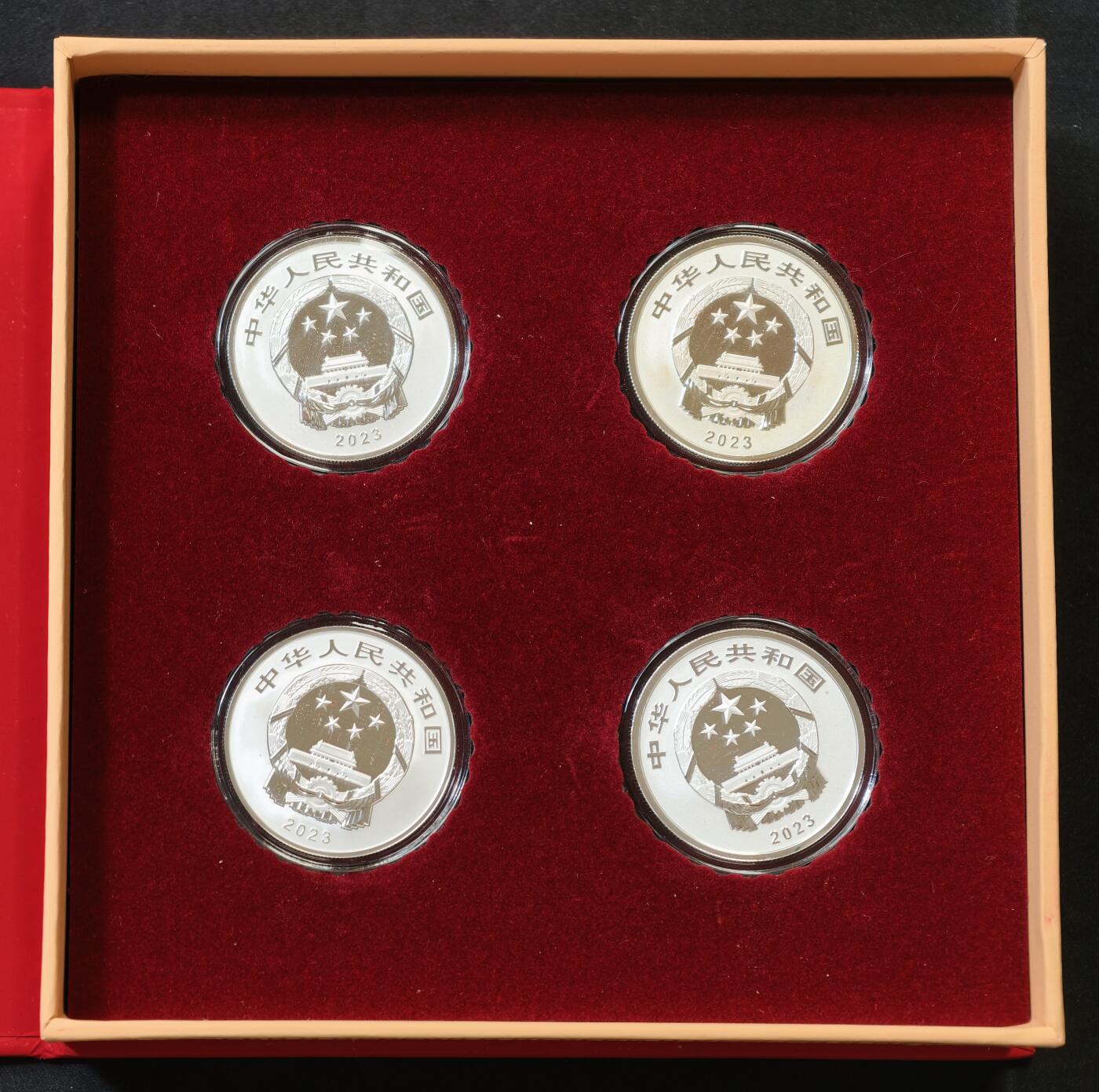 “方寸甄品”甄品场，甄臻铺-世界币章拍卖（第57期，直播拍卖），送拍享返佣金等优惠多多 2023年中华传统瑞兽银币套，凤凰、麒麟、龙、龟，盒证齐全