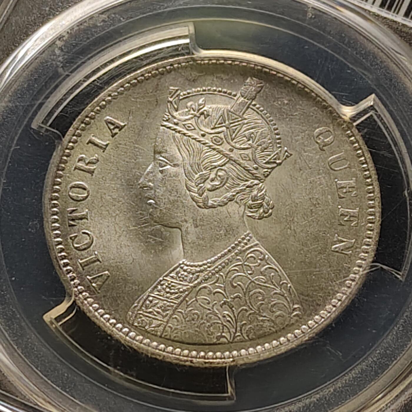 【全场包邮】纯粹捡漏拍515场 英属印度1862年维多利亚女王QUEEN版1卢比银币【30.8毫米11.66克91.7%】-PCGS MS62