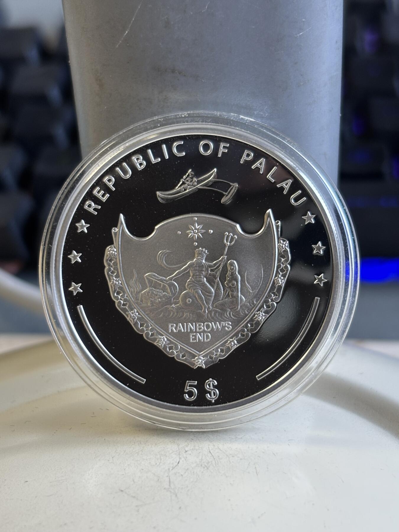 第195期拍卖 帕劳2006年镶嵌皮拉博图火山爆发岩25克银币，925银，发行2500枚