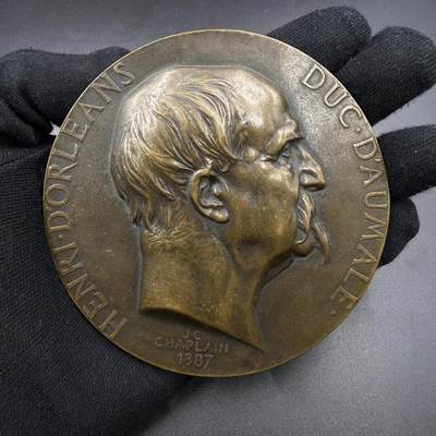 「木头集藏」“春启藏心”——章牌精品专场 - J.C.Chaplain～1886年纪念奥尔良公爵 将尚蒂伊城堡 捐赠予法兰西学会孔代博物馆 大尺寸浇筑纪念铜章，直径：100 mm，283.1 g，名家少见作品，大尺寸浇铸非常难得，