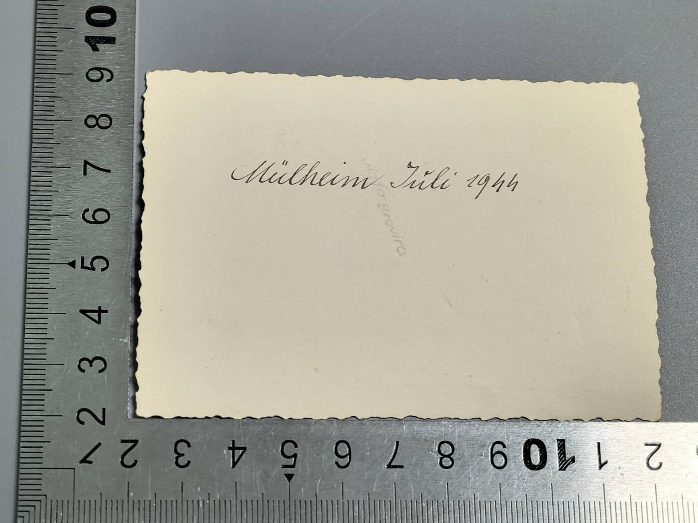 小驴勋章奖章收藏3月28日周六晚六点拍卖（珍爱和平，收藏战争，铭记历史，勿忘国耻，忠党爱国。有偿代拍，送拍规则在简介最后，参拍须阅读规则后再参拍，关系到运费包装发货时效真假辨别等关键信息，拍卖时不再发原图，看大图店主微信码在拍卖店铺介绍里） 空军陆军士兵合影照片