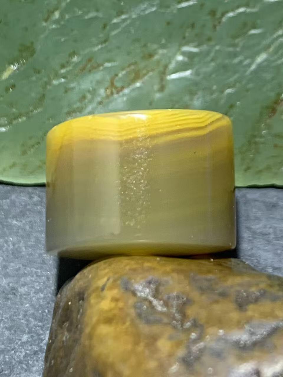 冻料飘鸡油黄蒙料战国红玛通货墩子一个，