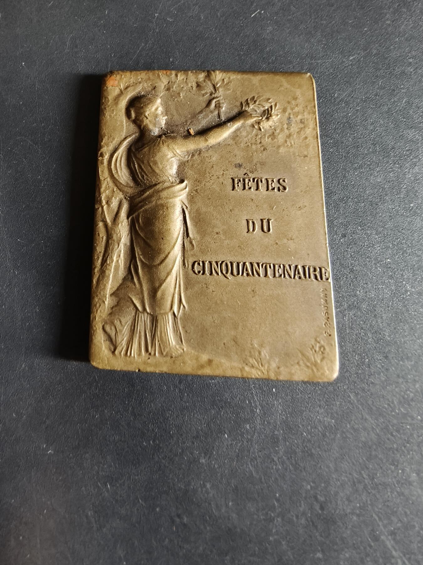老王徽章第190期 法国埃夫勒中学校友会成立50周年方形大铜章     大师Rasumny作品     尺寸33×44mm     重量30.7g