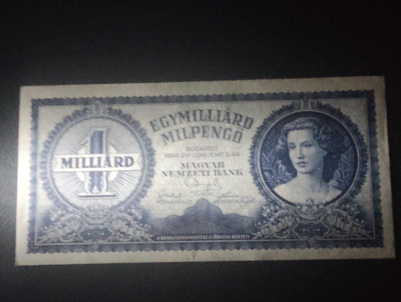 2026三月第四期，总221期 匈牙利1946版100万帕戈UNC- 恶性通货膨胀时期产物