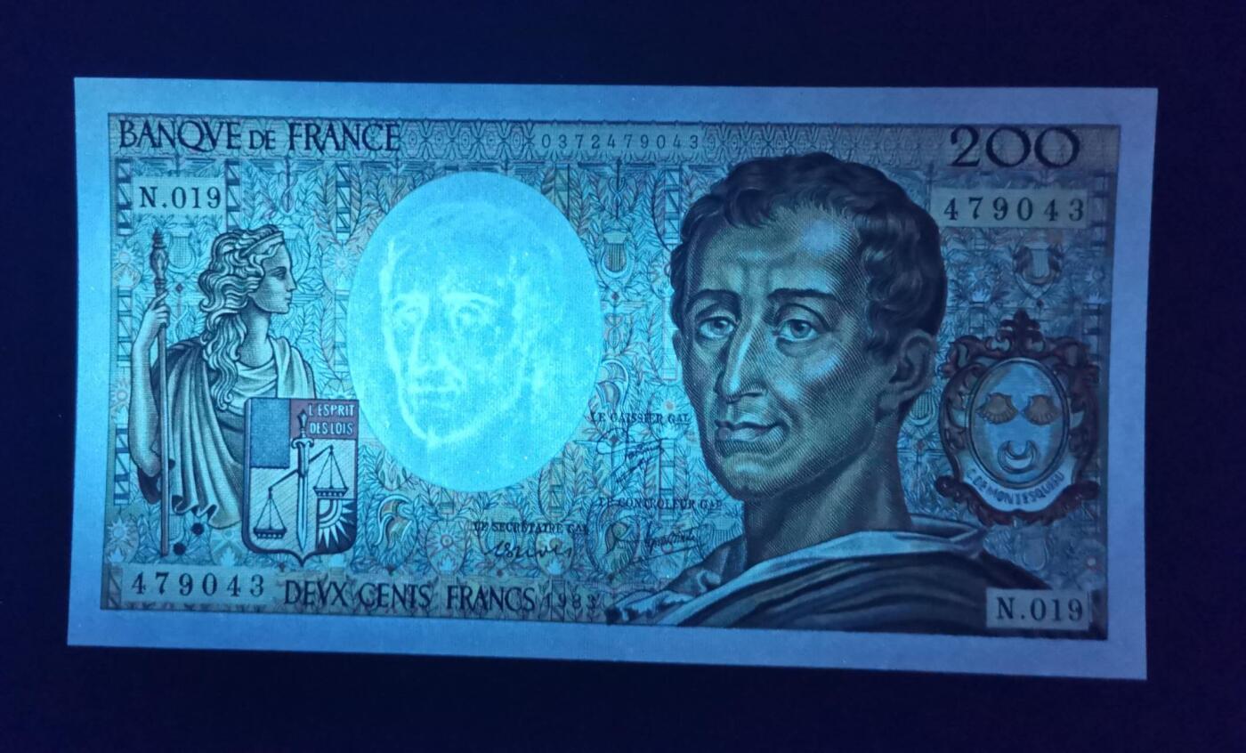《艾美收藏》第238期-3.29周日外币畅拍场 法国1983年200法郎UNC 思想家孟德斯鸠，主要思想：三权分立、君主立宪