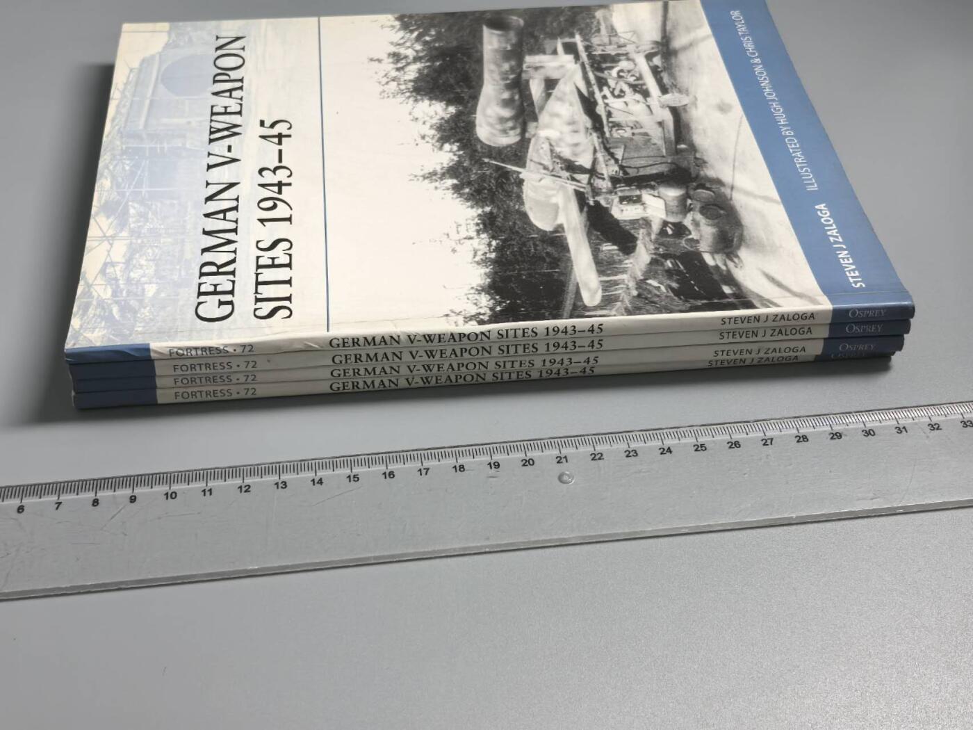 小驴勋章奖章收藏3月28日周六晚六点拍卖（珍爱和平，收藏战争，铭记历史，勿忘国耻，忠党爱国。有偿代拍，送拍规则在简介最后，参拍须阅读规则后再参拍，关系到运费包装发货时效真假辨别等关键信息，拍卖时不再发原图，看大图店主微信码在拍卖店铺介绍里） 《德国V型武器基地1943-1945》书4本