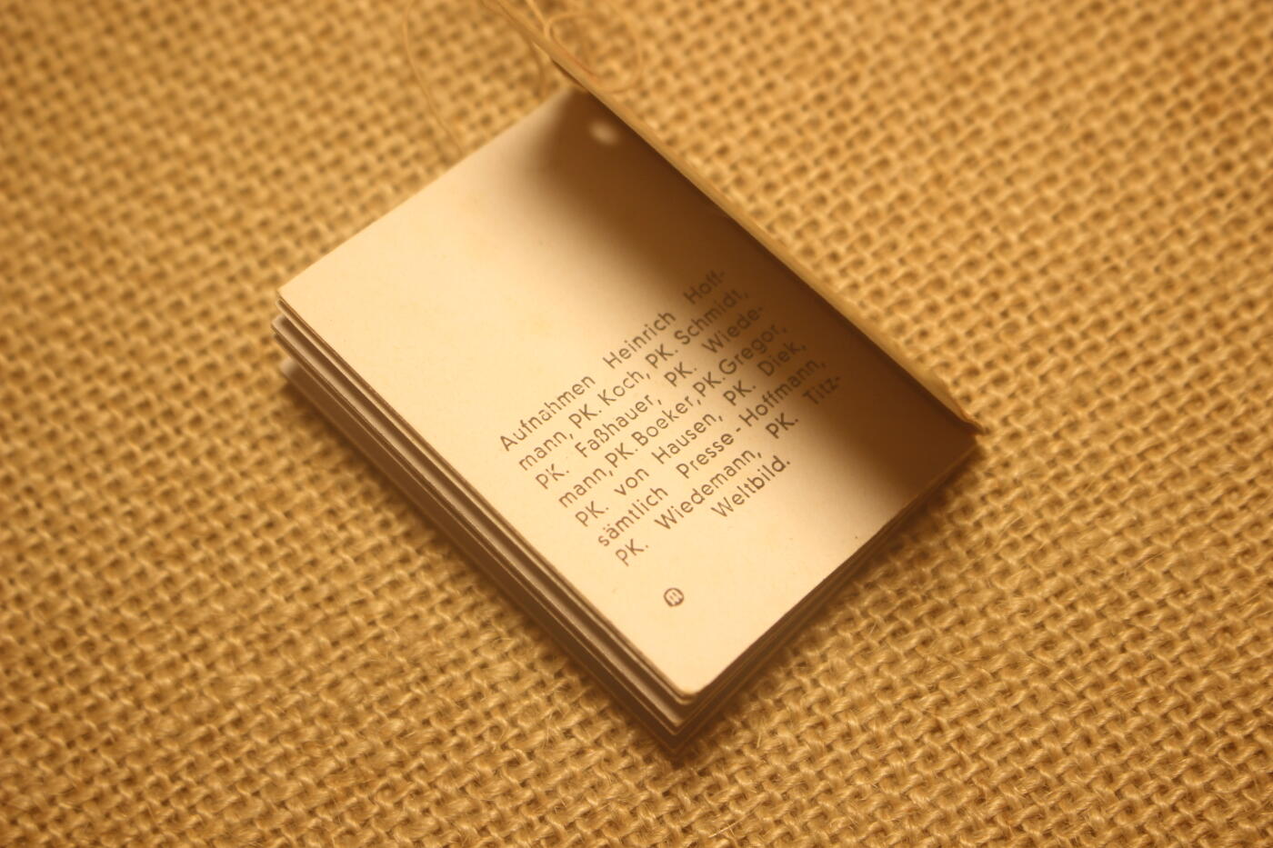 2026.4.2德系小拍卖 德三《元首》系列袖珍书，年代久远纸张略有痕迹，无破损 