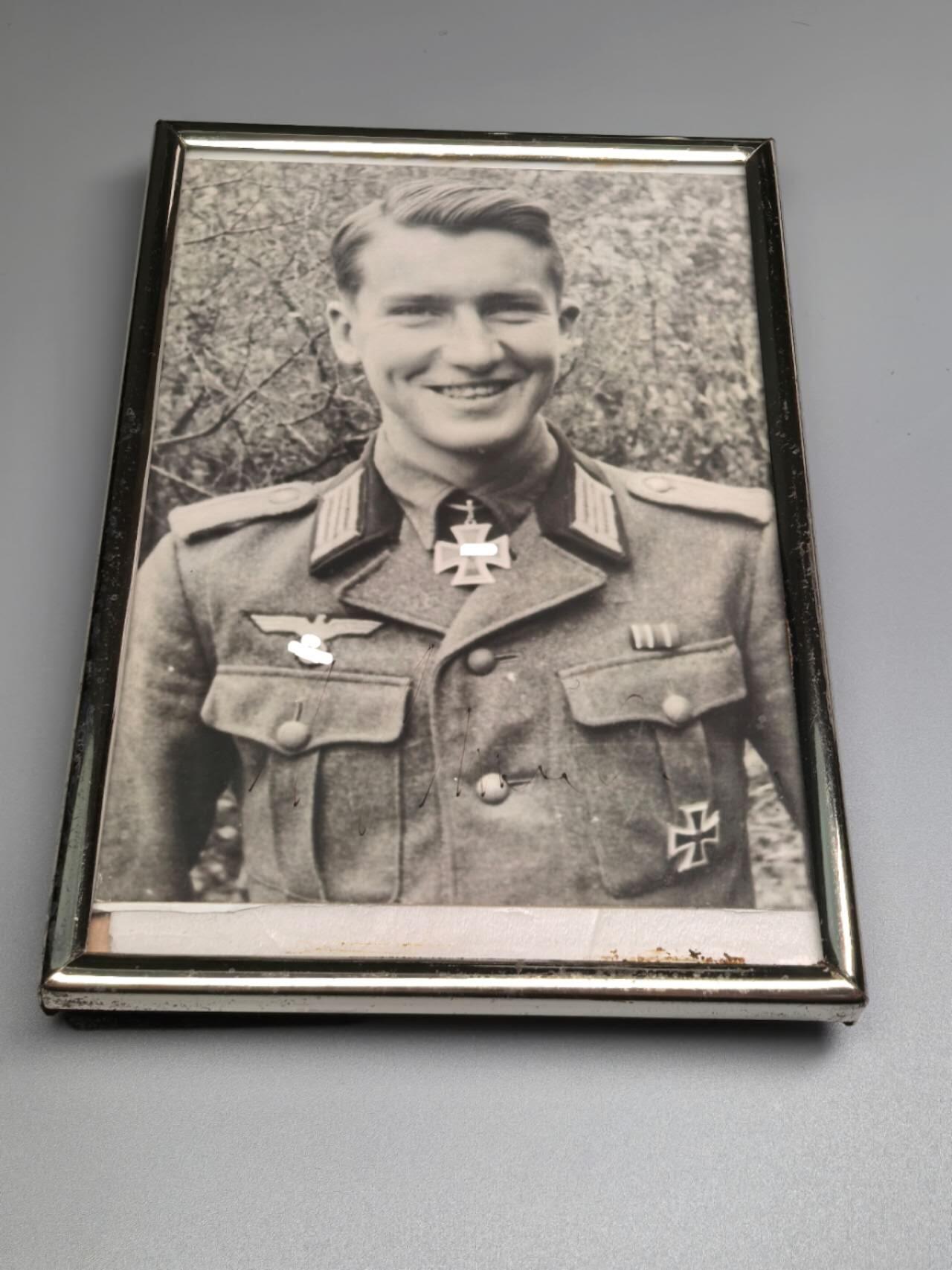 小驴勋章奖章收藏3月28日周六晚六点拍卖（珍爱和平，收藏战争，铭记历史，勿忘国耻，忠党爱国。有偿代拍，送拍规则在简介最后，参拍须阅读规则后再参拍，关系到运费包装发货时效真假辨别等关键信息，拍卖时不再发原图，看大图店主微信码在拍卖店铺介绍里） 骑士勋章获得者战后签名照