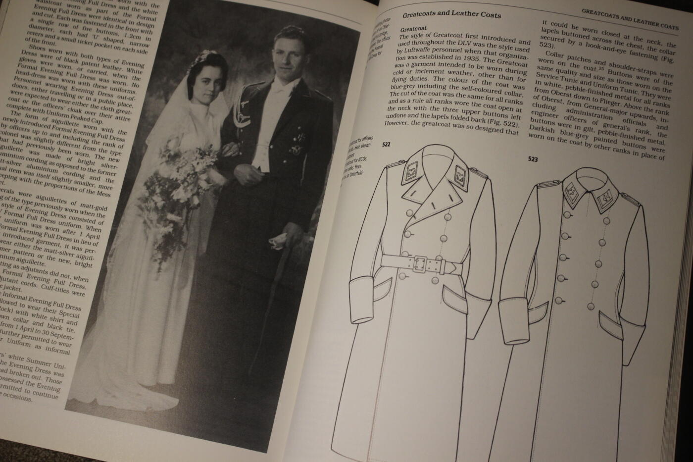 2026.4.2德系小拍卖 德三空军大全，两册合计约500多页，图文并茂详细介绍了各种式样以及工艺细节等，封面轻微痕迹，内页完好