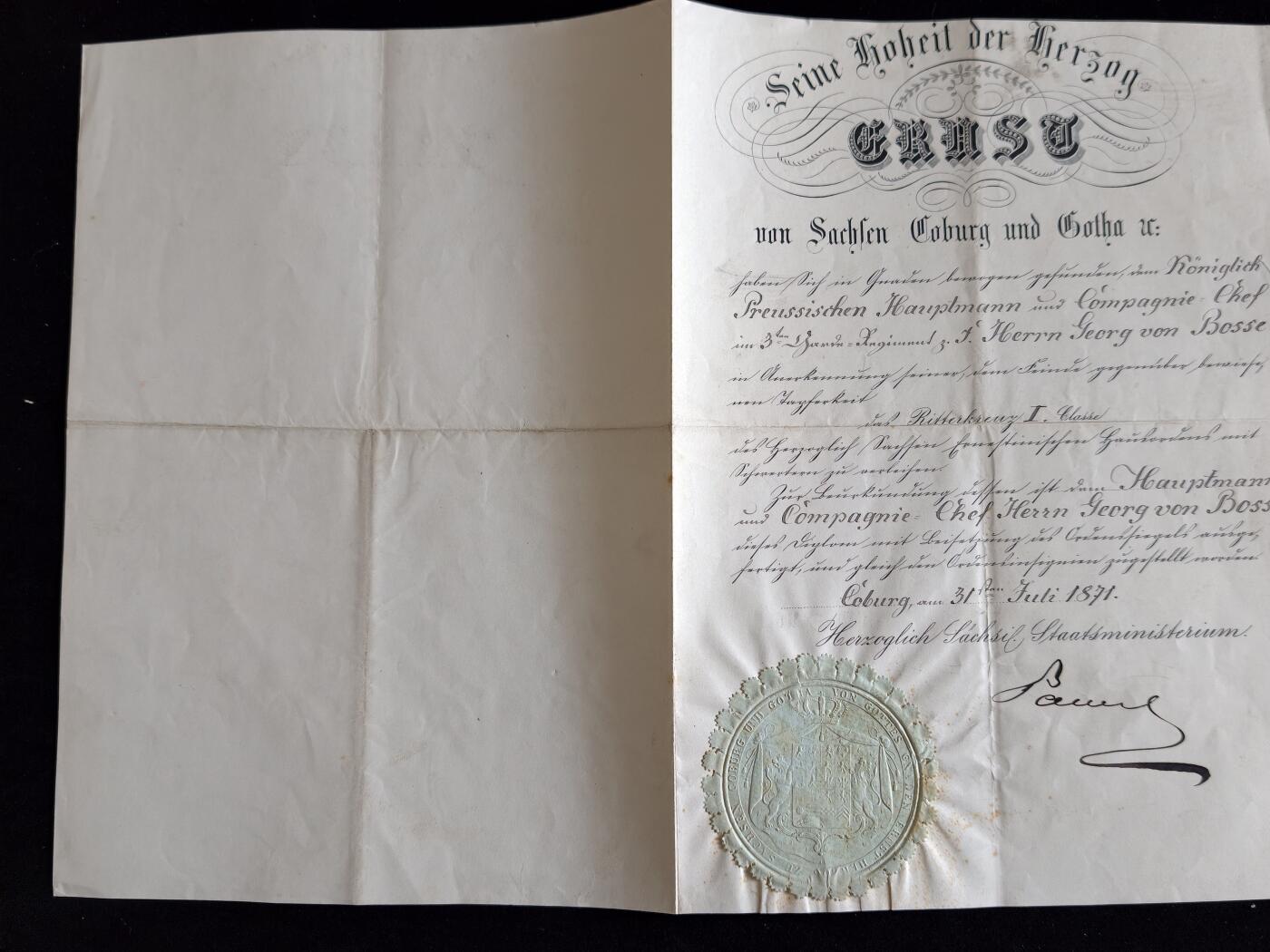 凯旋世界勋赏（第23期）（欢迎送拍）（对拍品有疑问请询问客服，不接受到手刀，出价默认拍品品相。请认真阅读拍卖规则！出价默认已认可！）（收到货请录制开箱视频，无视频概不处理问题。） 帝德 萨克森科堡哥大公国 一级带剑骑士萨克森欧内斯廷家族勋章 证书 恩斯特二世公爵签发，由国务大臣泽巴赫代理亲笔签名 签发，1871年颁发给 时任大尉博塞