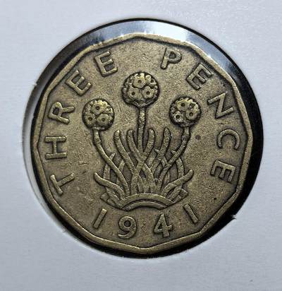 外国优质老铜币银币苏联纪念章，每周六晚九点倒数截拍，满百包邮可寄存，持续收拍 - 英国乔治六世1941年3便士铜币，十二边形形制独特，正面为国王头像，背面是蓟草纹饰，二战时期发行，包浆自然，历史与工艺价值兼具，是英系钱币收藏佳品。