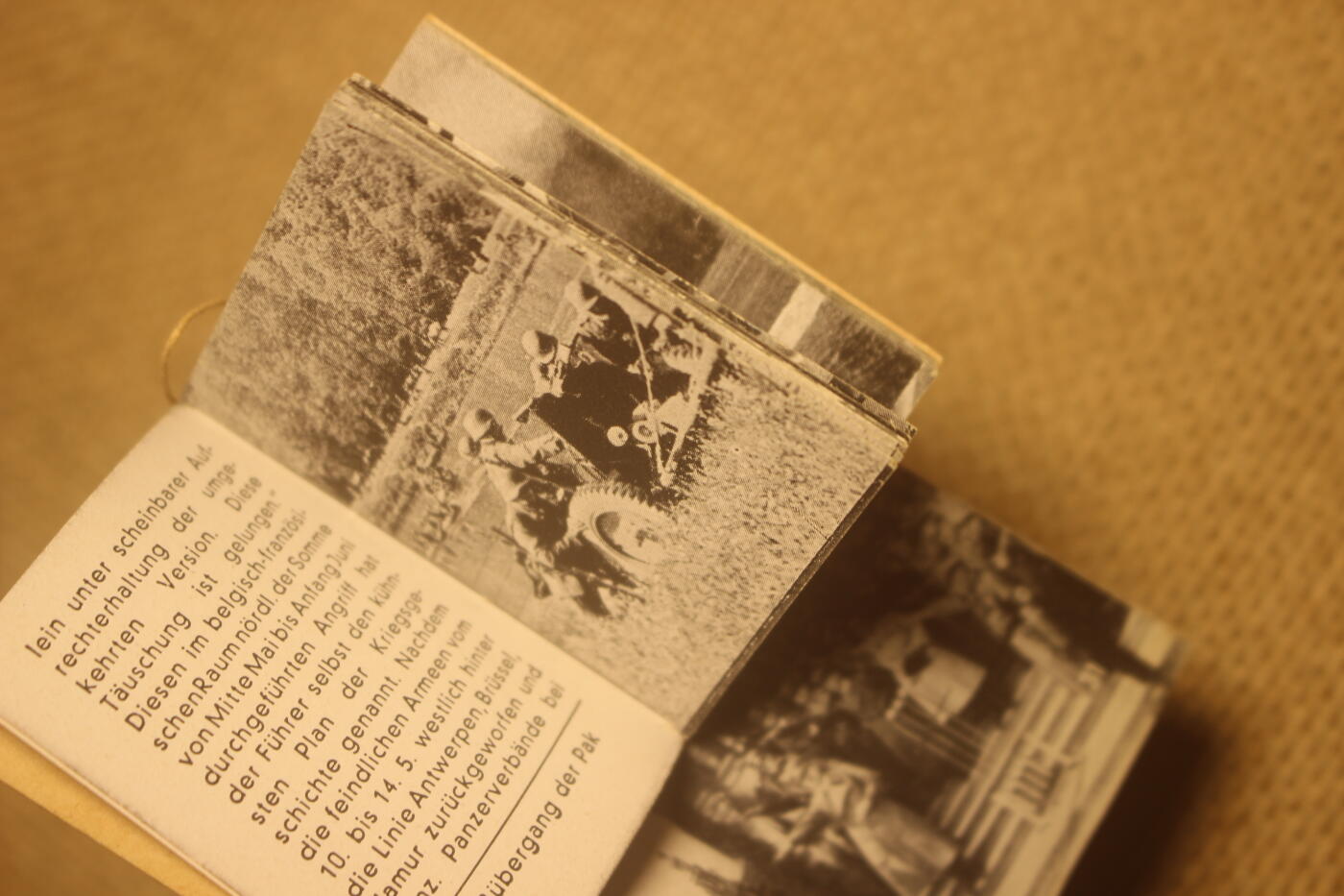 2026.4.2德系小拍卖 德三《元首》系列袖珍书，年代久远纸张略有痕迹，无破损 