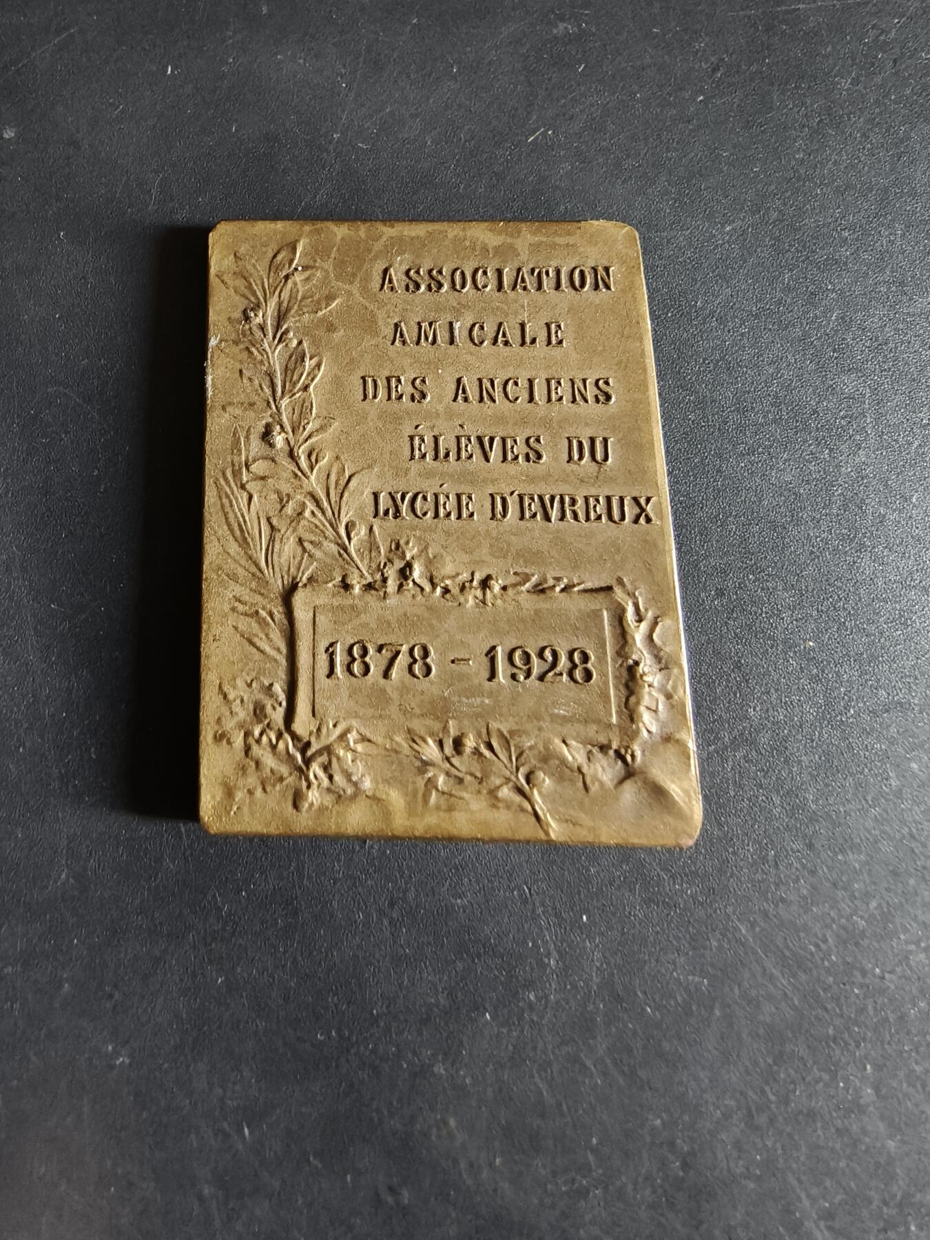 老王徽章第190期 法国埃夫勒中学校友会成立50周年方形大铜章     大师Rasumny作品     尺寸33×44mm     重量30.7g