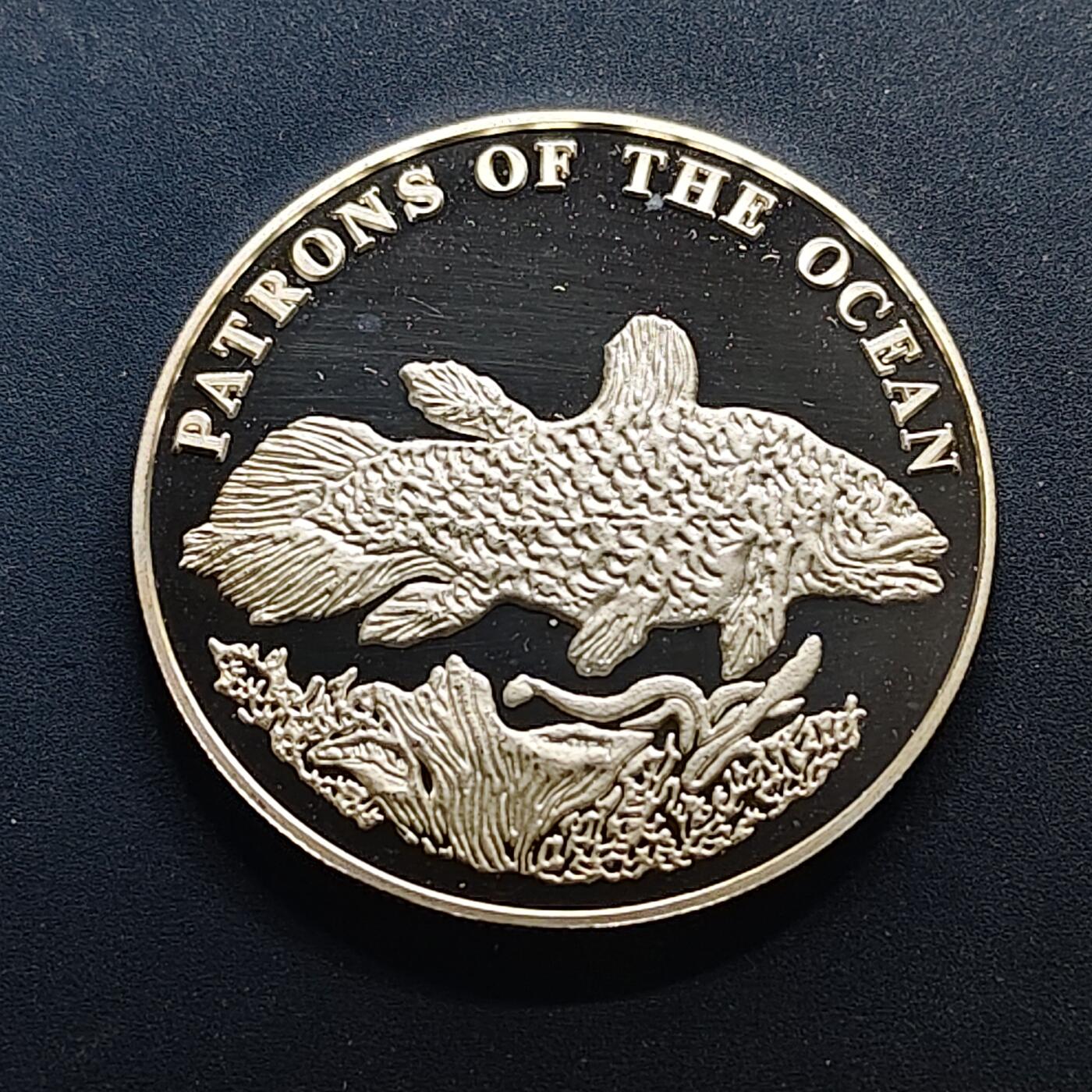 【全场包邮】纯粹捡漏拍517场 赞比亚2001年4000克瓦查海洋守护者系列腔棘鱼精制纪念银币【37.9毫米20克99.9%】