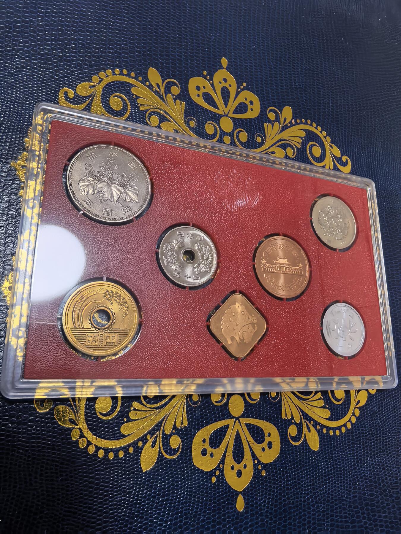 长老汇马年精选第十三场拍卖 1995日本6枚造币厂套装，含1枚菱形铜章