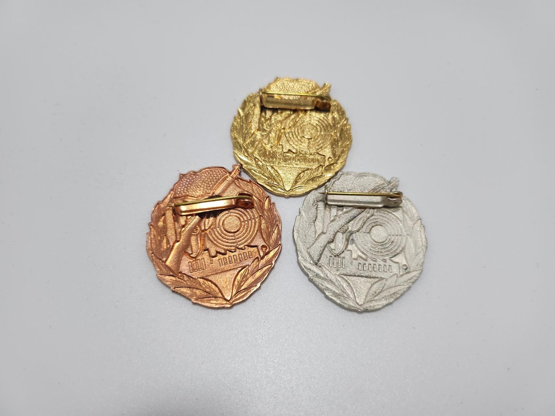 南水社第4次拍卖  民主德国工人阶级战斗队射击奖章金银铜三级