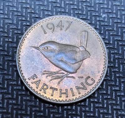 外国优质老铜币银币苏联纪念章，每周六晚九点倒数截拍，满百包邮可寄存，持续收拍 - 原光1947 年英国乔治六世法新铜币，正面为乔治六世侧面像，见证战后英国民生，背面是灵动的鹪鹩小鸟图案，设计清新自然，包浆温润带复古铜色，是英国近代小额货币与自然主义美学的经典实物，收藏辨识度高。