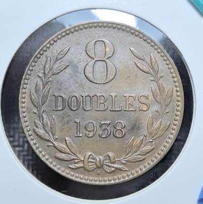 外国优质老铜币银币苏联纪念章，每周六晚九点倒数截拍，满百包邮可寄存，持续收拍 - 根西岛1938年8道布铜币，正面为面值与橄榄枝纹饰，背面是三狮纹章盾徽，英属海峡群岛特色鲜明，包浆古朴，是根西岛近代自治币制的实物见证，小众收藏辨识度高。