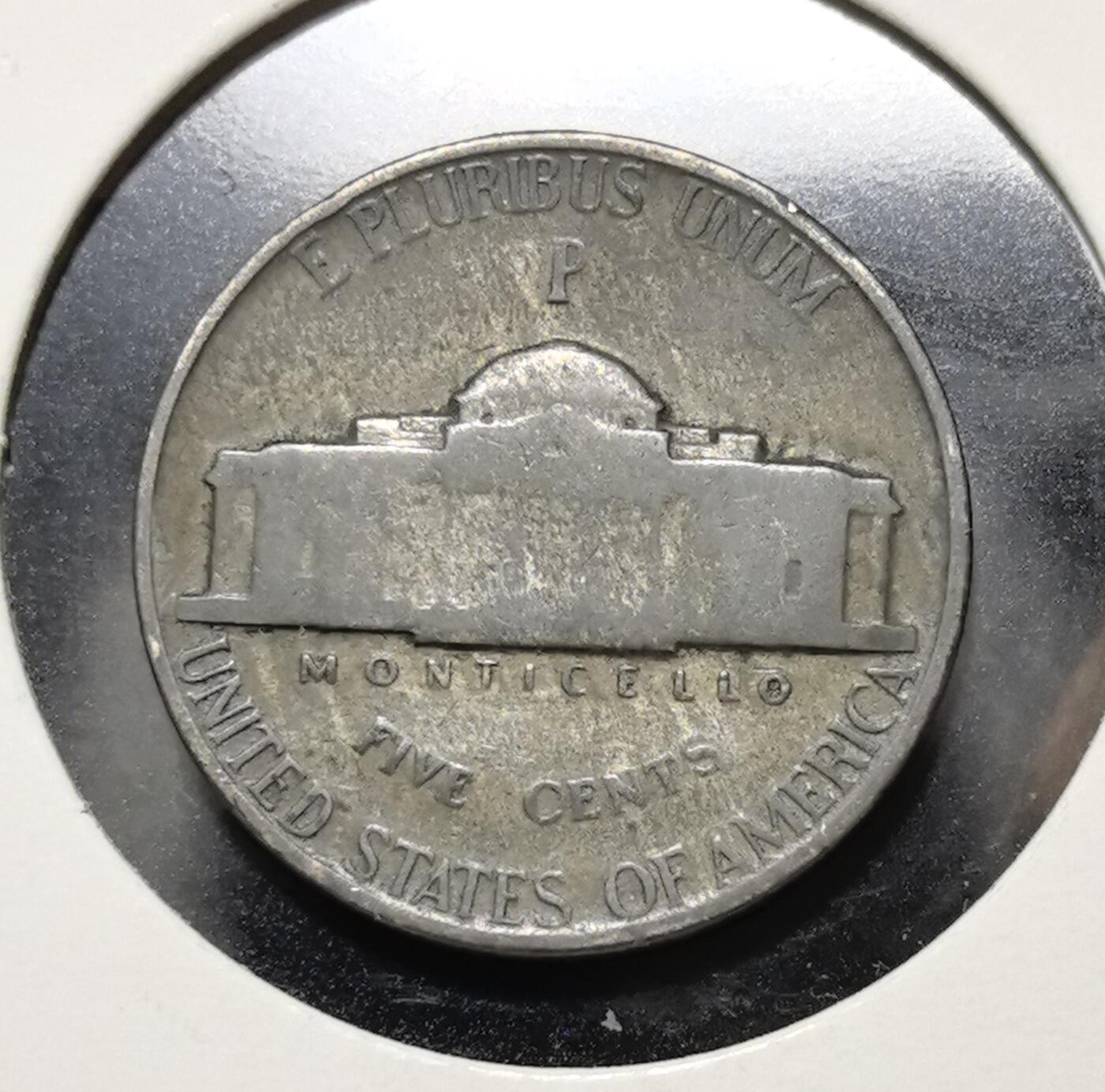 外国优质老铜币银币苏联纪念章，每周六晚九点倒数截拍，满百包邮可寄存，持续收拍 美国1943 年二战时期 5 美分杰斐逊银币，正面为杰斐逊头像，背面是蒙蒂塞洛庄园，因战时铜料短缺采用银合金材质，是二战物资匮乏的历史见证，兼具特殊材质与历史收藏价值。