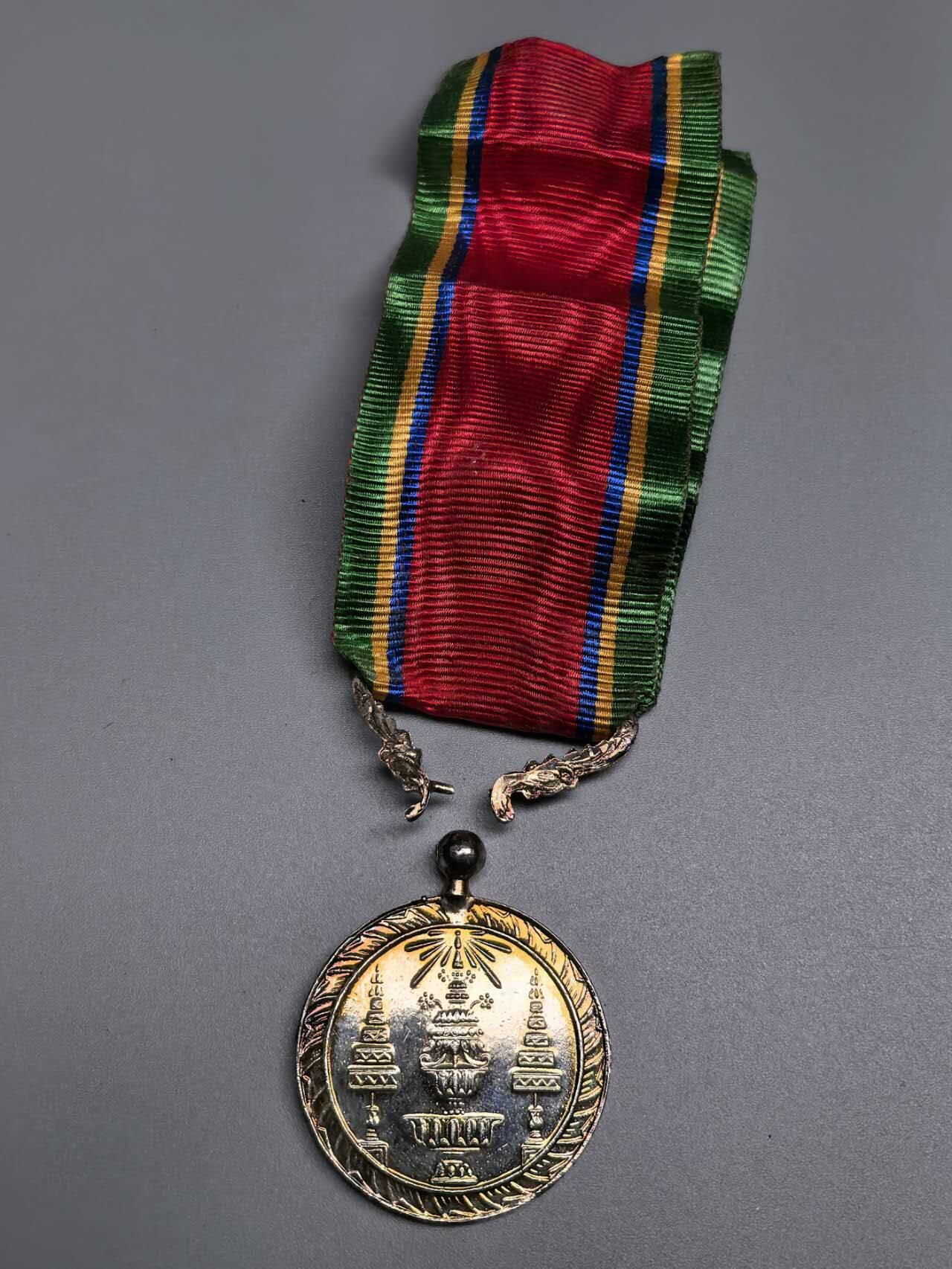 小驴勋章奖章收藏3月28日周六晚六点拍卖（珍爱和平，收藏战争，铭记历史，勿忘国耻，忠党爱国。有偿代拍，送拍规则在简介最后，参拍须阅读规则后再参拍，关系到运费包装发货时效真假辨别等关键信息，拍卖时不再发原图，看大图店主微信码在拍卖店铺介绍里） 泰国白象奖章