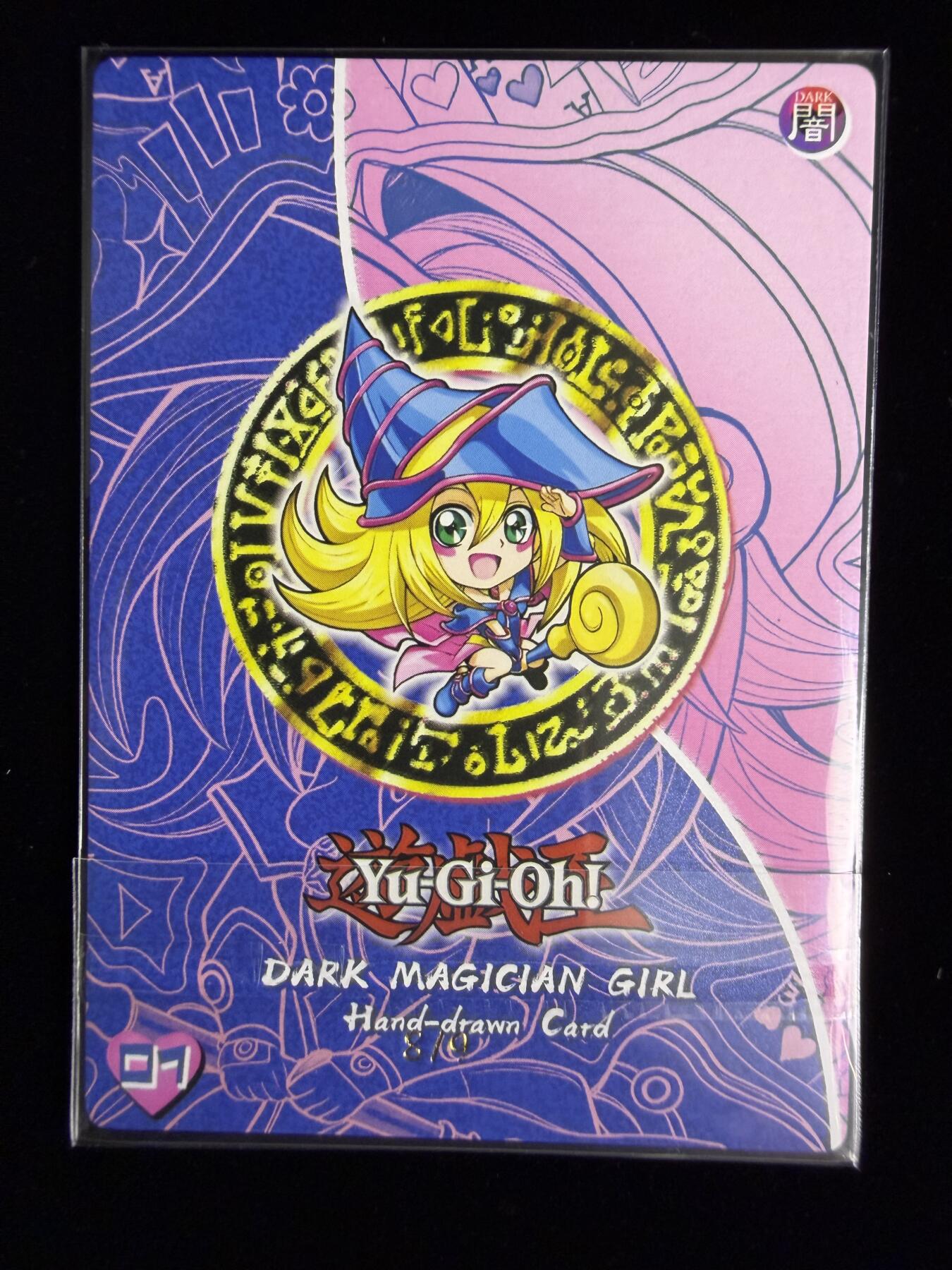 奇点卡牌限时专场无佣金 亲签 限编 所有卡牌独家赞助 部分卡牌支持多宫 流拍商品会循环上架 禁止小号扛价 拒绝套路 部分卡牌设有底价 大家放心拍！祝各位卡牌大佬名流身体健康！ 奇点卡牌 亲签限编 悠洋 手绘黑魔导粗闪亲签限编08/10