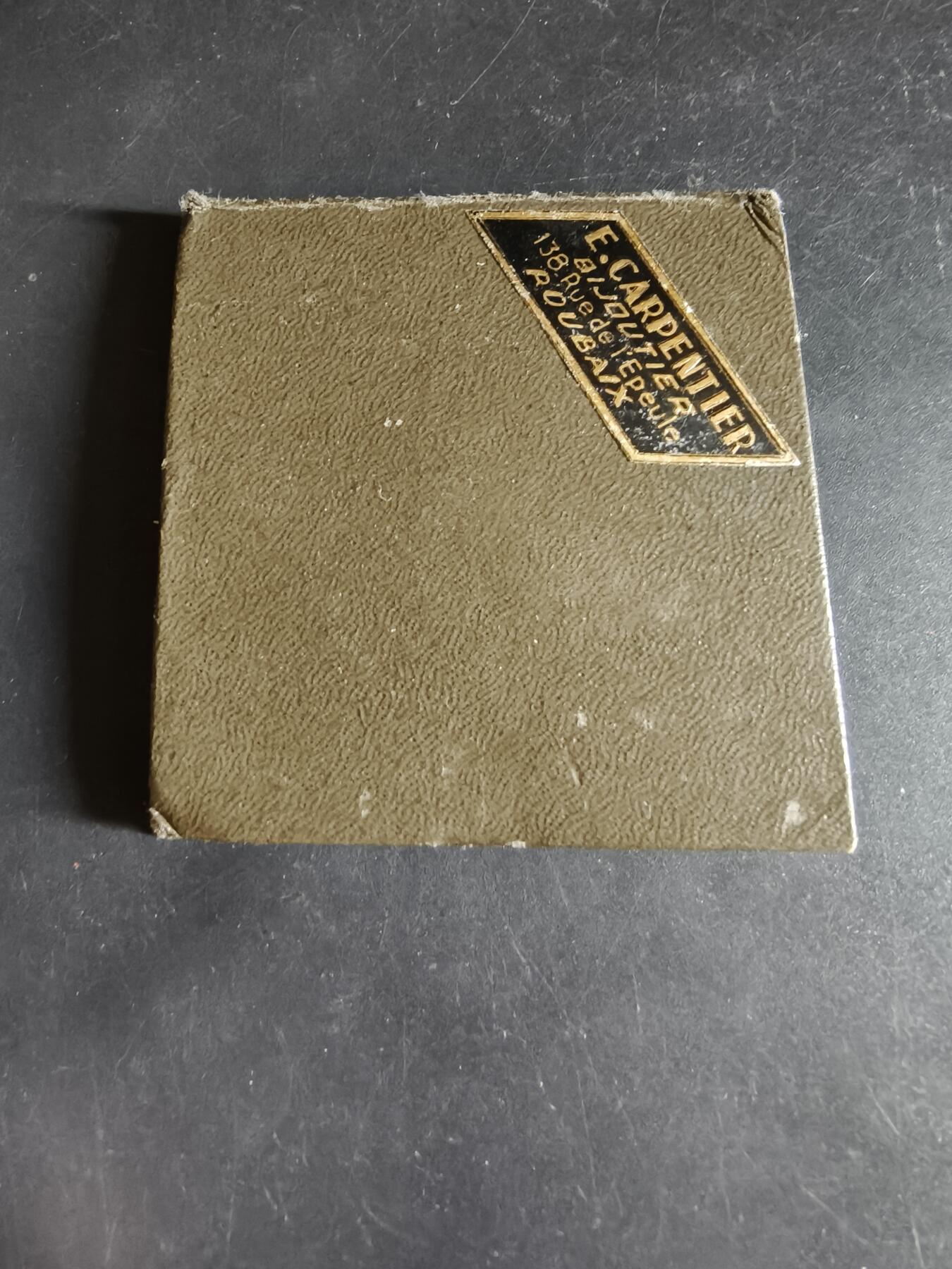 老王徽章第190期 法国竞走八角镀金大铜章     原盒     尺寸       重量45.5g