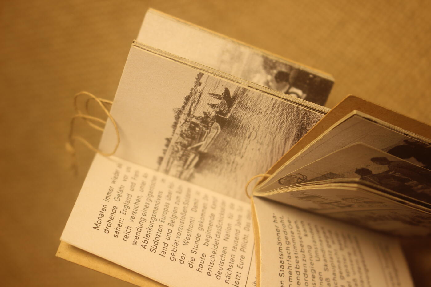 2026.4.2德系小拍卖 德三《元首》系列袖珍书，年代久远纸张略有痕迹，无破损 