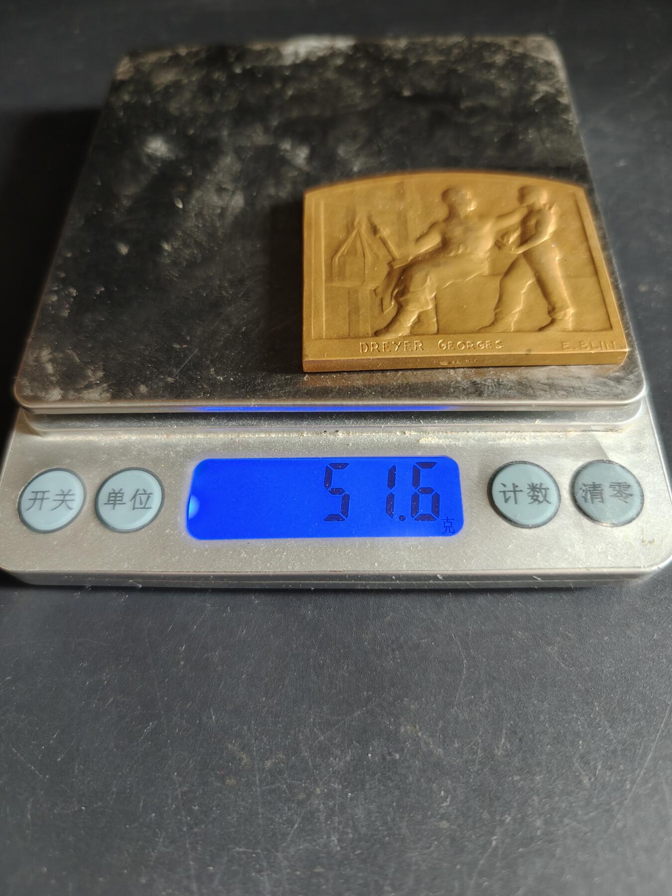 老王徽章第190期 法国工业家协会预防工业事故方形镀金大铜章     原盒    装饰艺术风格   大师E.Blin作品      尺寸50×43mm     重量51.6g