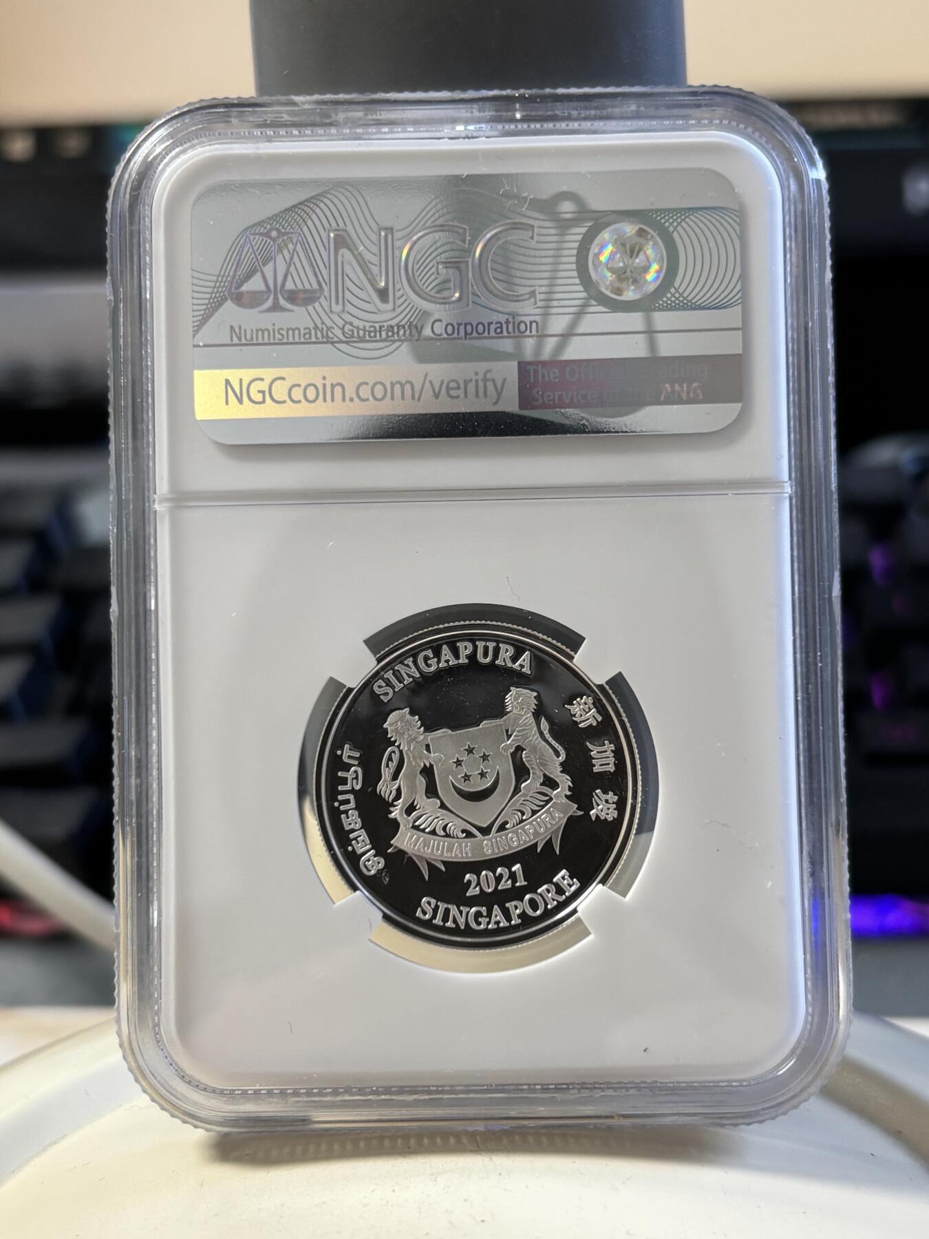 第194期拍卖 新加坡2021年十二生肖牛年银币3枚套NGC-PF69，1盎司/1盎司/1/4盎司，999银，发行2000套