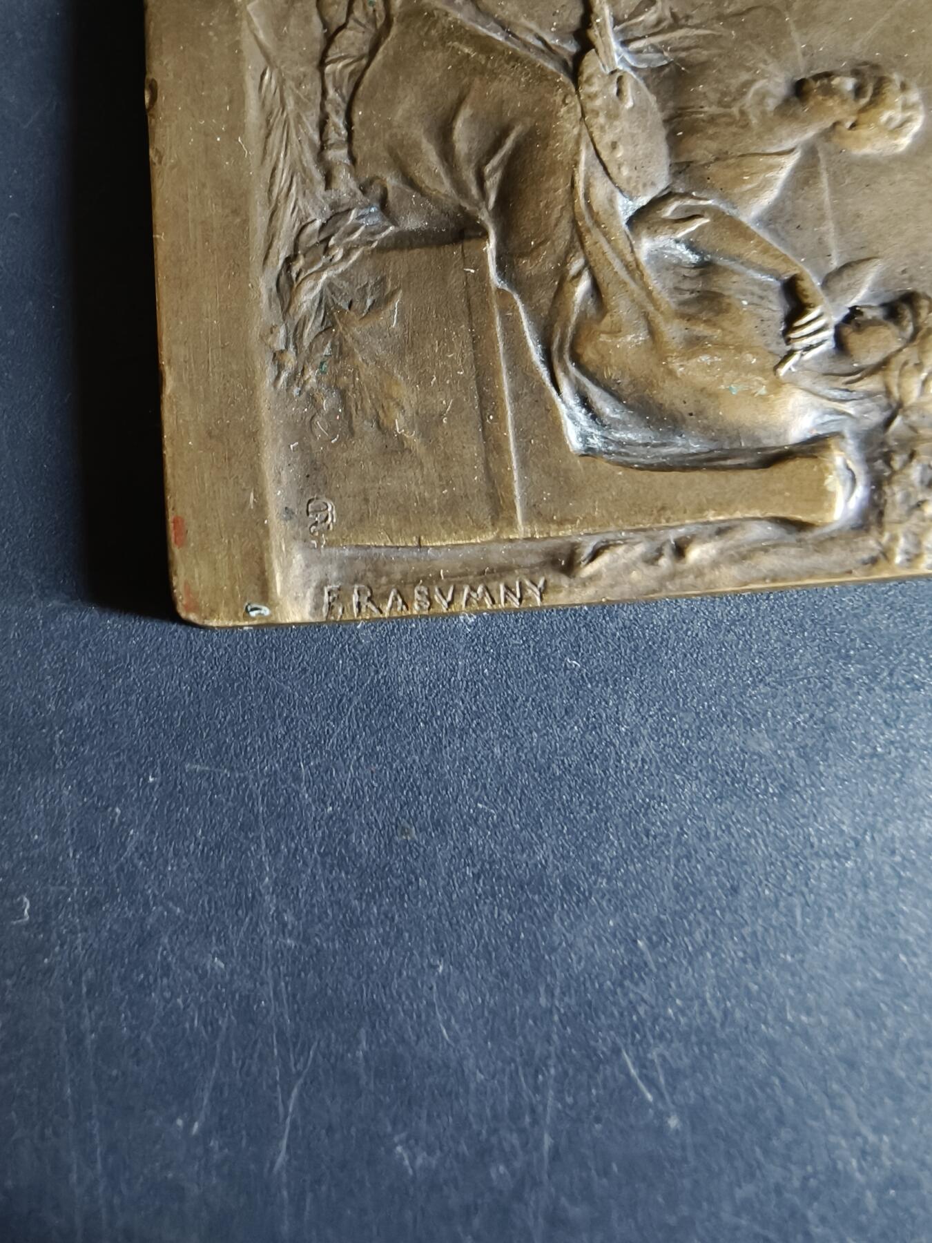 老王徽章第190期 法国1933年卡尔瓦多斯企业家联合会方形大铜章      大师Rasumny作品      高浮雕    尺寸60×50mm      重量80g