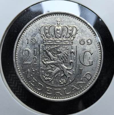 外国优质老铜币银币苏联纪念章，每周六晚九点倒数截拍，满百包邮可寄存，持续收拍 - 荷兰朱莉安娜女王1969年2½ 盾，正面为朱莉安娜女王侧面头像与荷兰文国名，背面饰有戴冠雄狮盾徽、年份及面值。它见证了荷兰君主制时代的货币文化，工艺精美、银质温润，极具欧洲近现代银币收藏与荷兰历史研究价值。